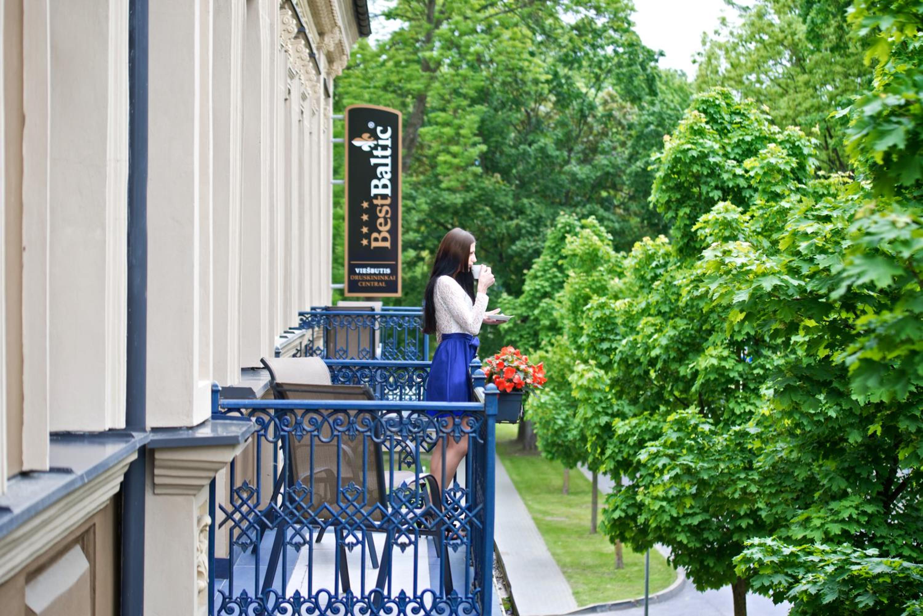 Double or Twin Room with Balcony and with Sauna and Jacuzzi access - Photo 9