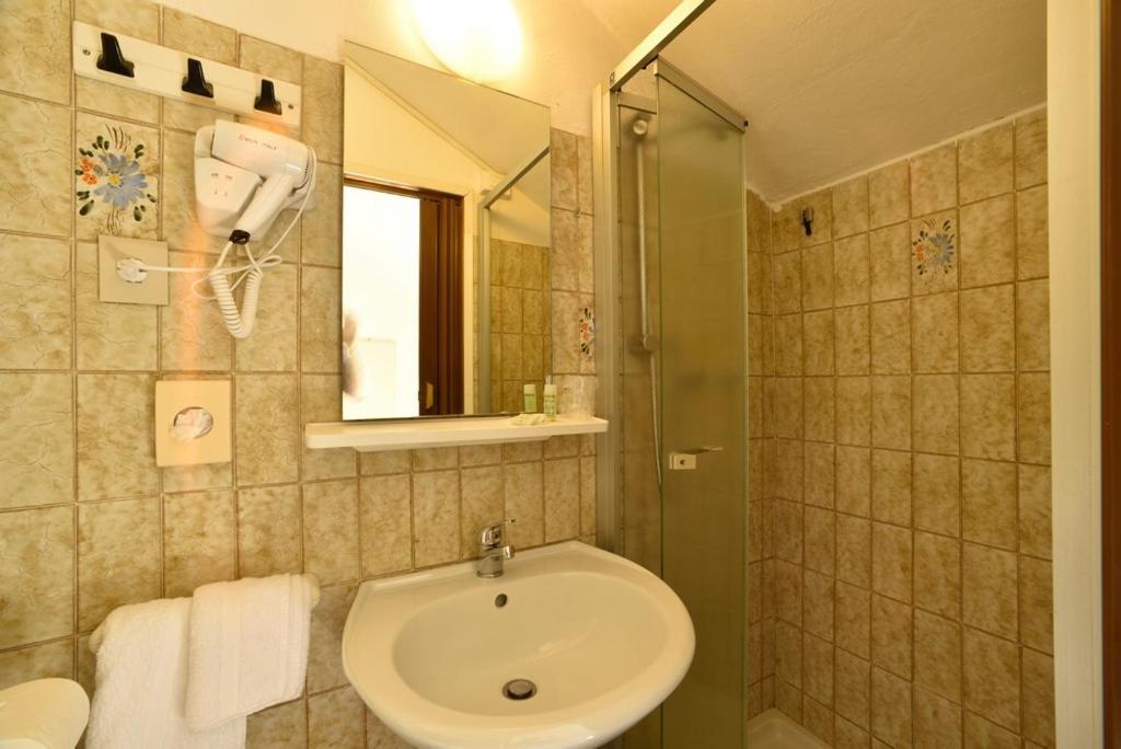 Single Room with Private Bathroom photo 2