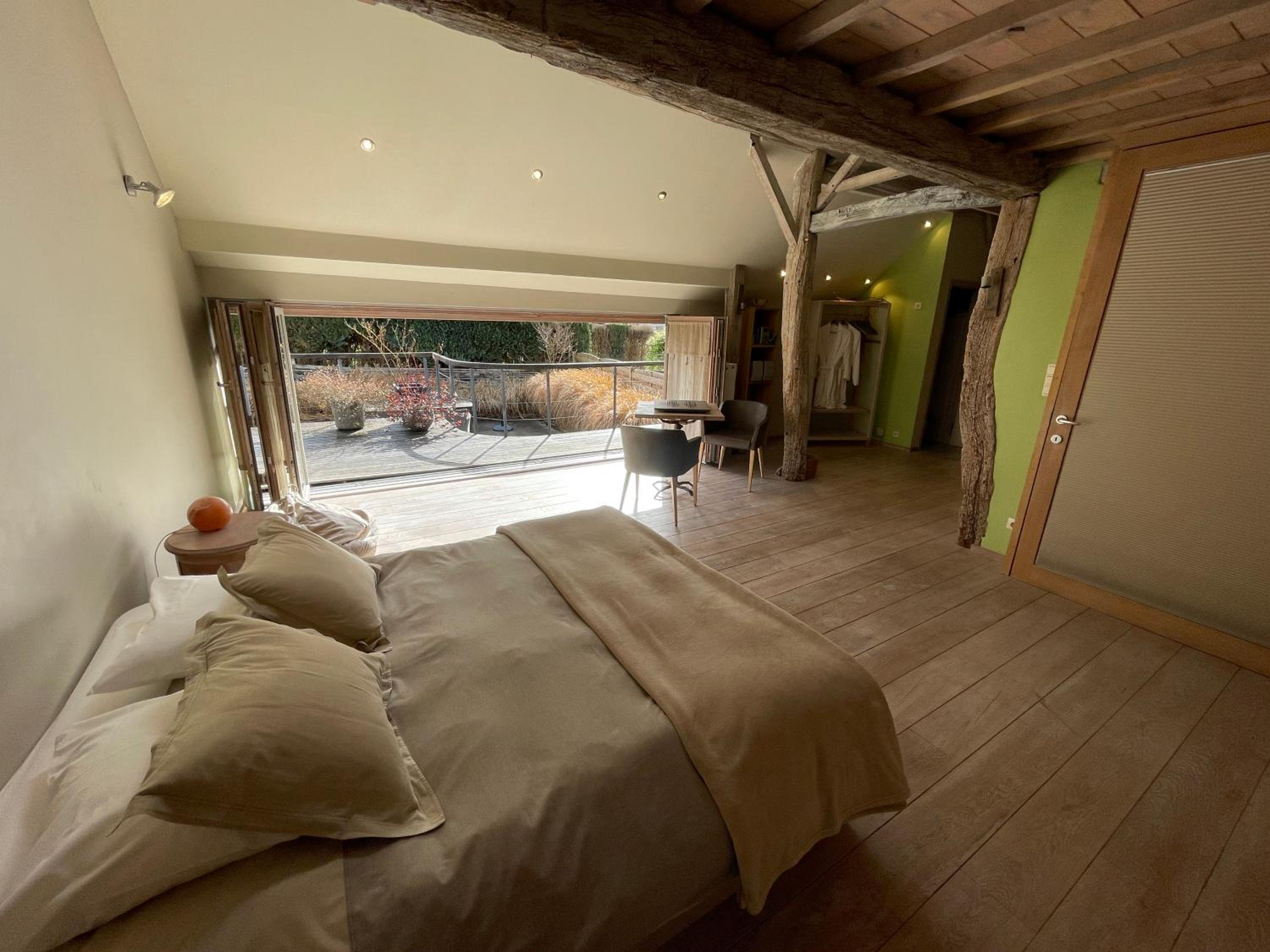 Deluxe Double Room with Extra Bed photo 1