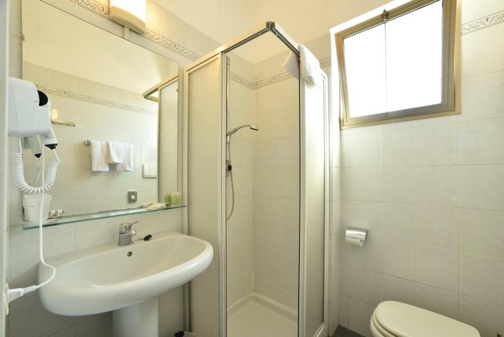 Deluxe Double or Twin Room - Photo 3