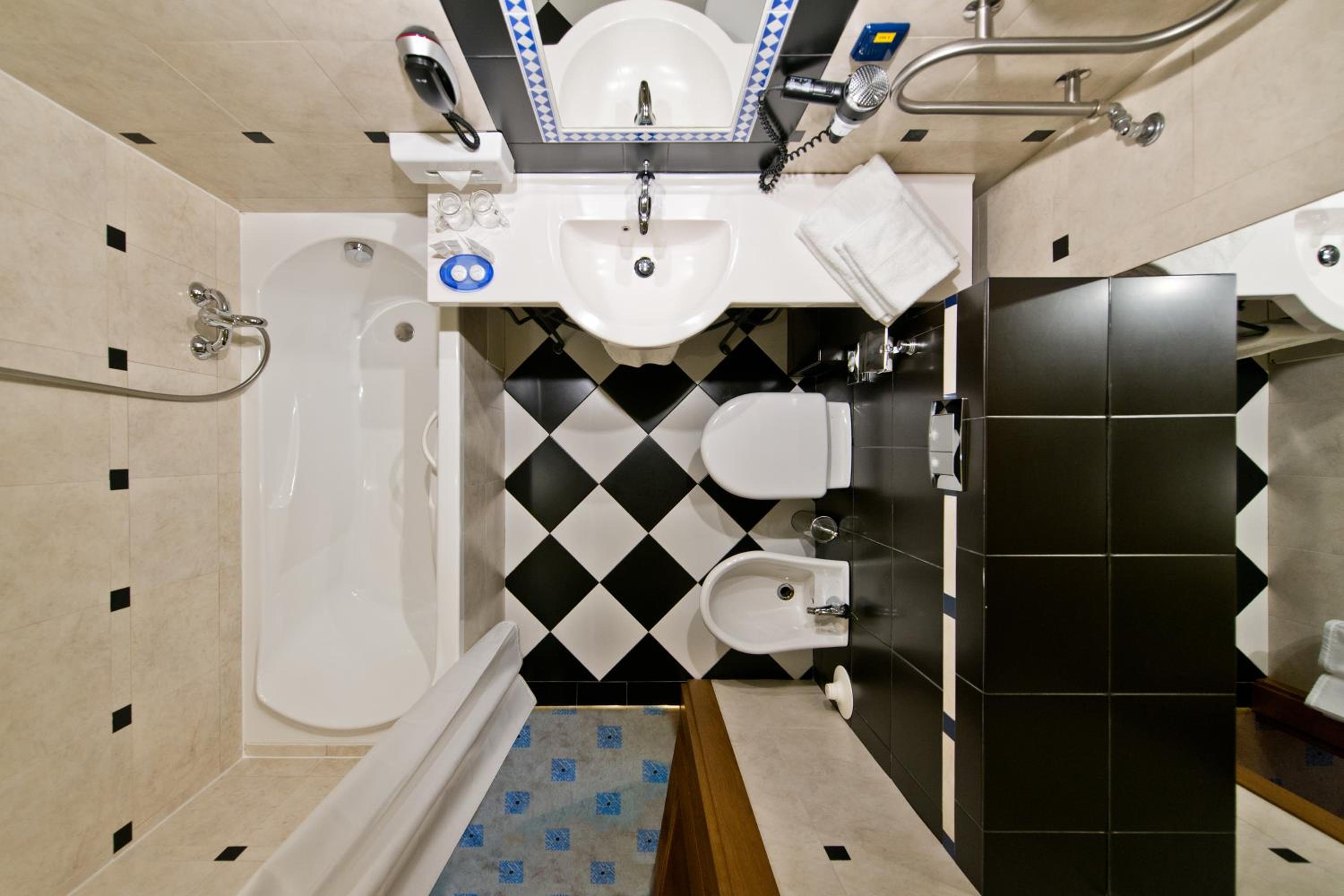Double or Twin Room with Sauna and Jacuzzi access - Photo 7