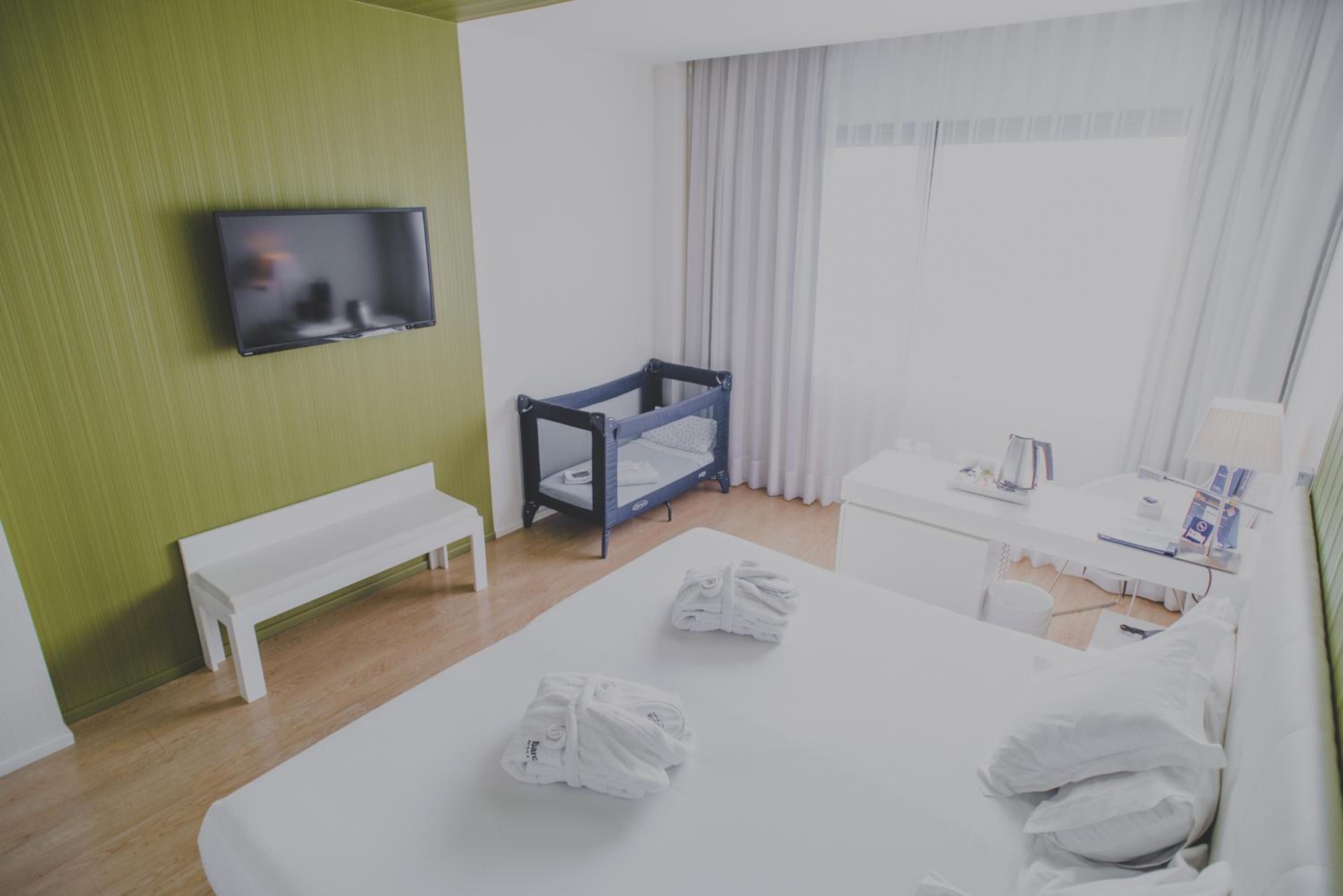 Double or Twin Room (2 Adults) - Photo 6