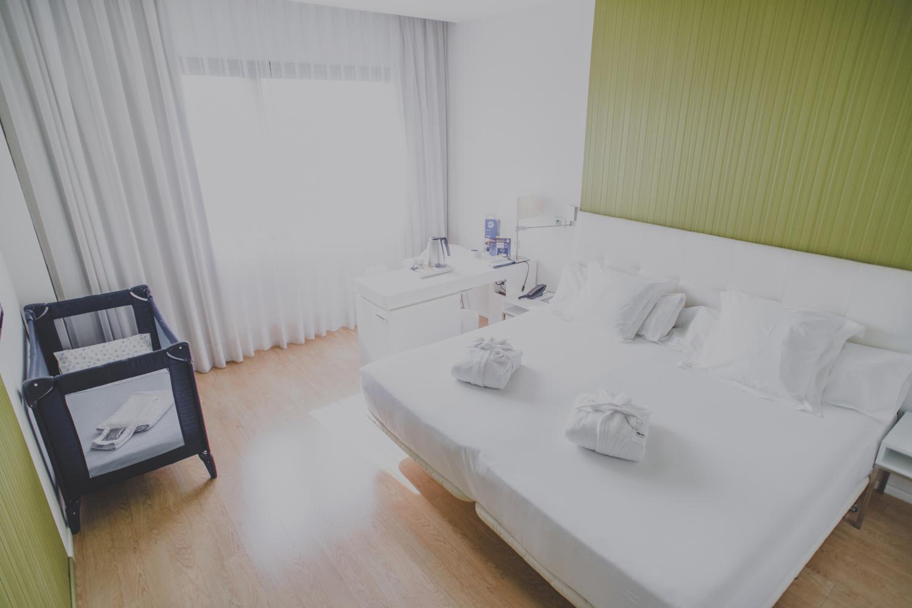 Double or Twin Room (2 Adults) - Photo 2