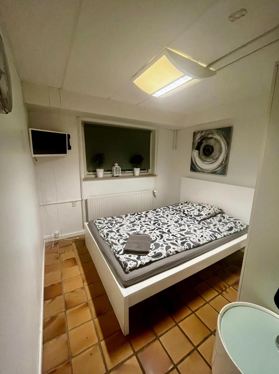 Double Room with Shared Bathroom photo 3