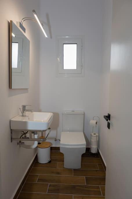 Three-Bedroom House photo 3