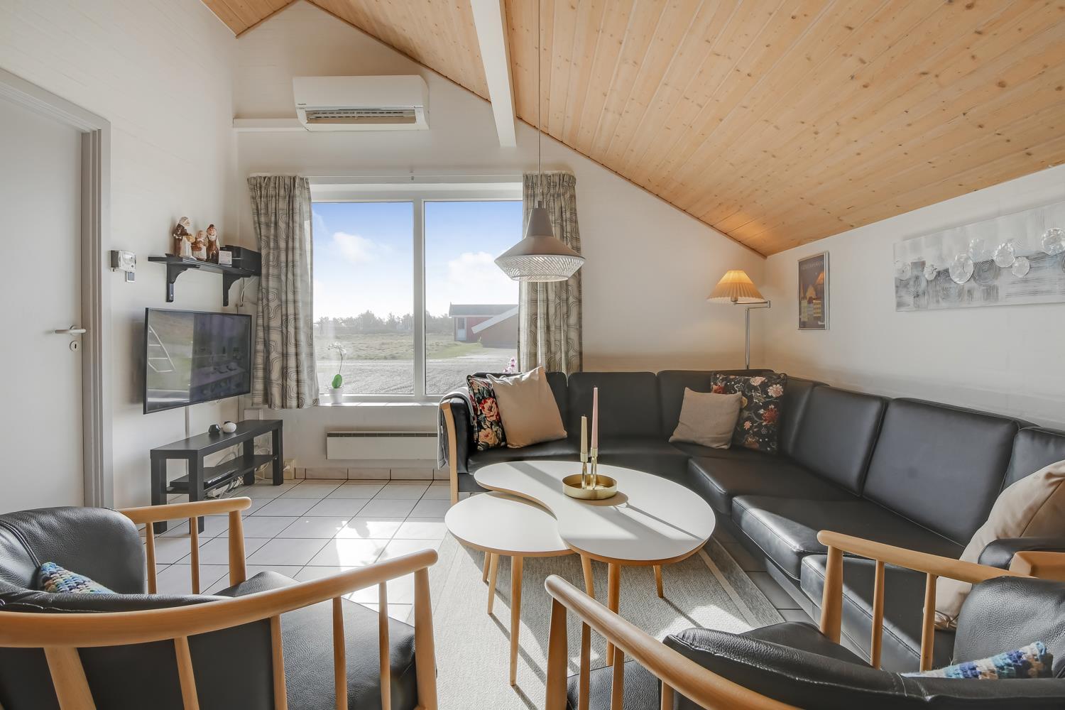 Four-Bedroom House photo 1