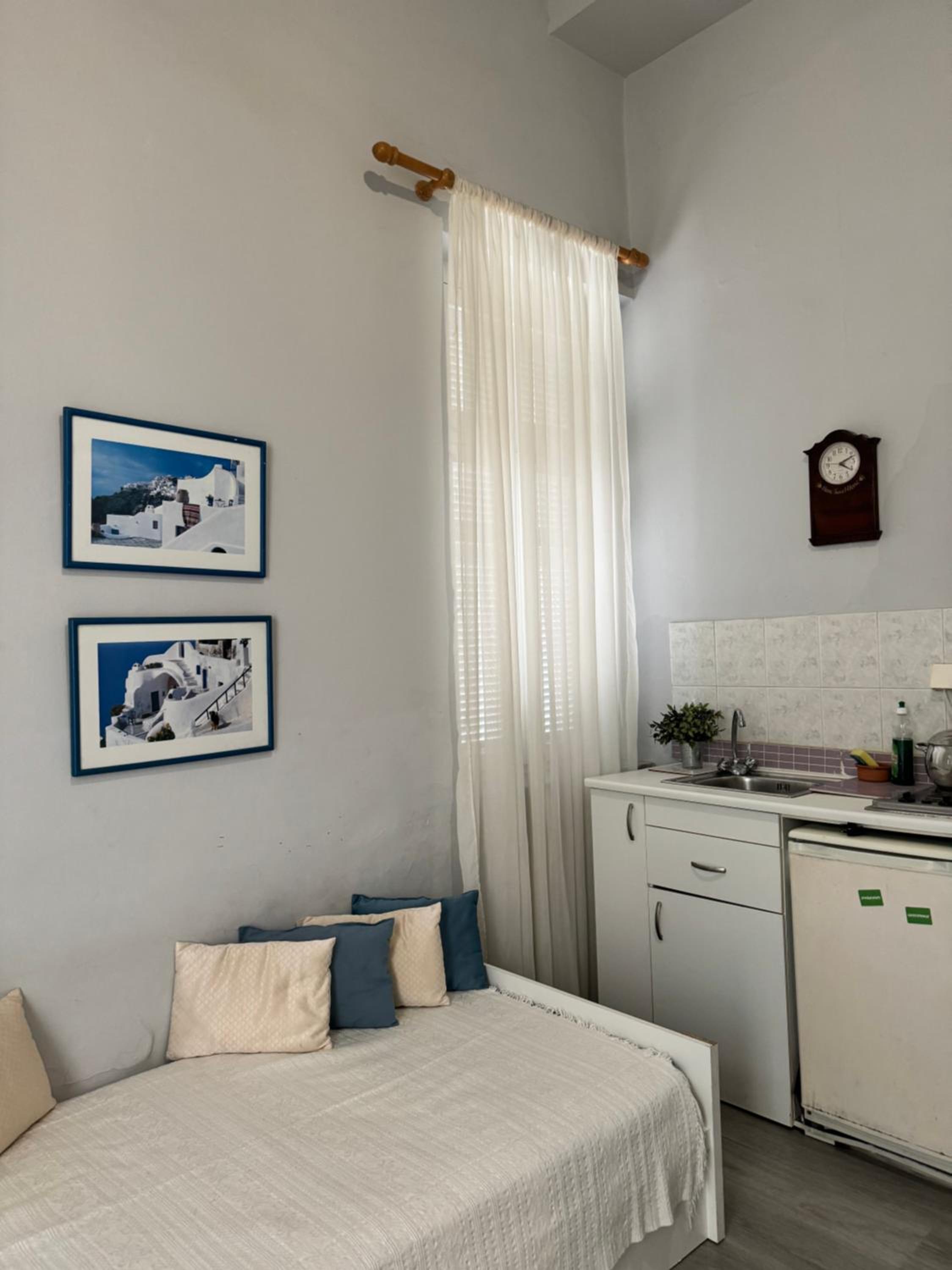 Twin Room with Private Bathroom photo 2