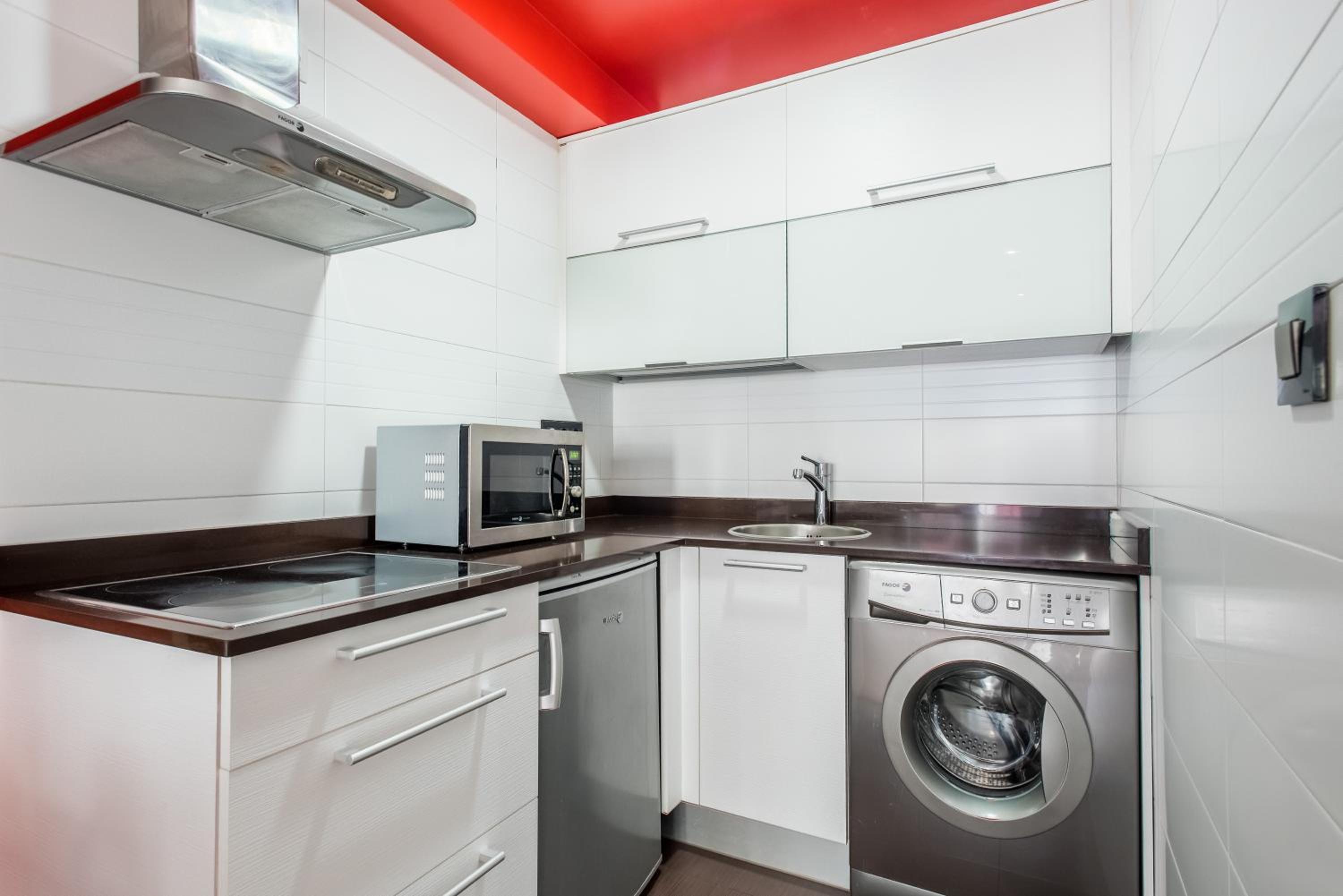 One-Bedroom Apartment (2 Adults + 2 Children) photo 2