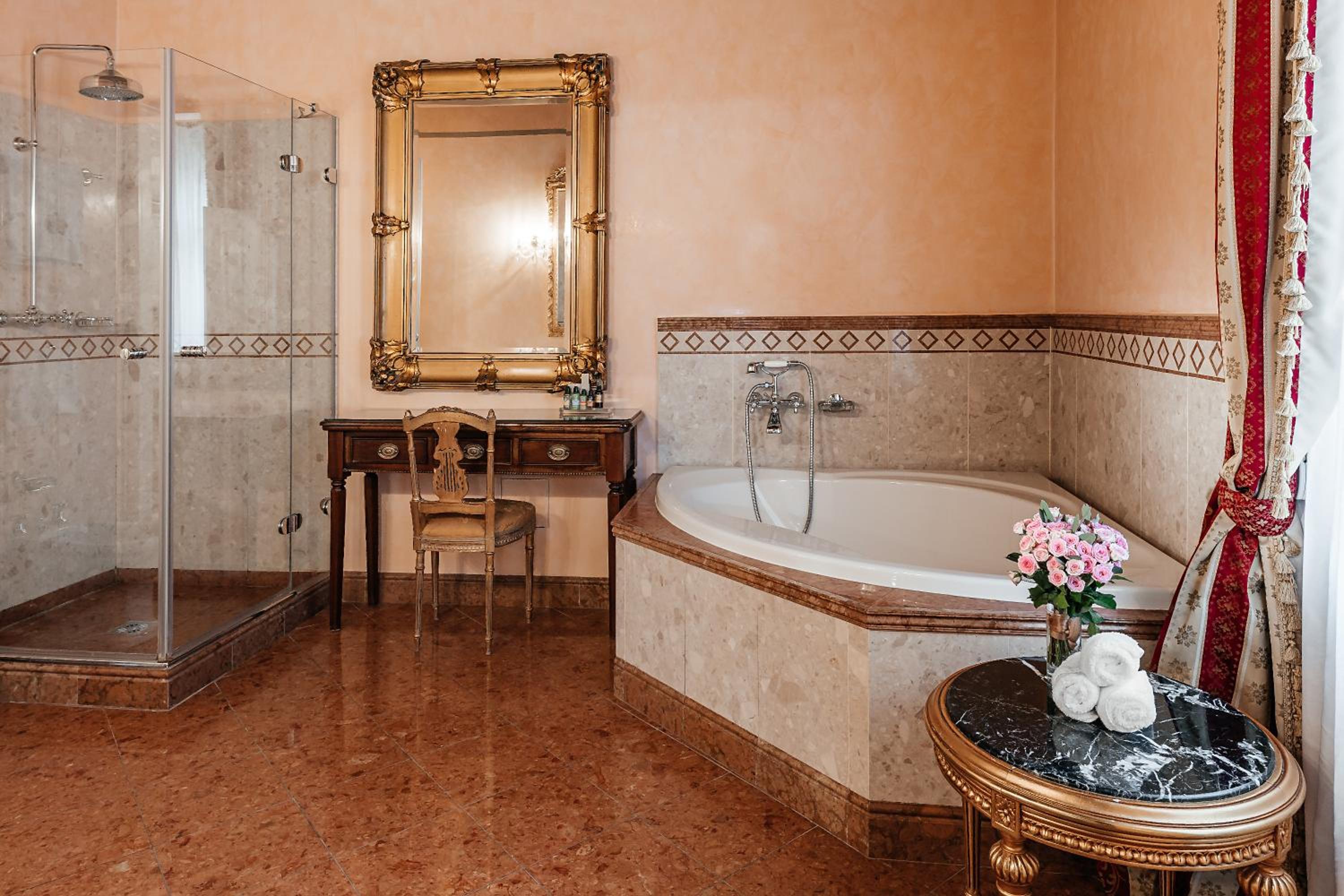 Junior Suite with Terrace - Photo 2