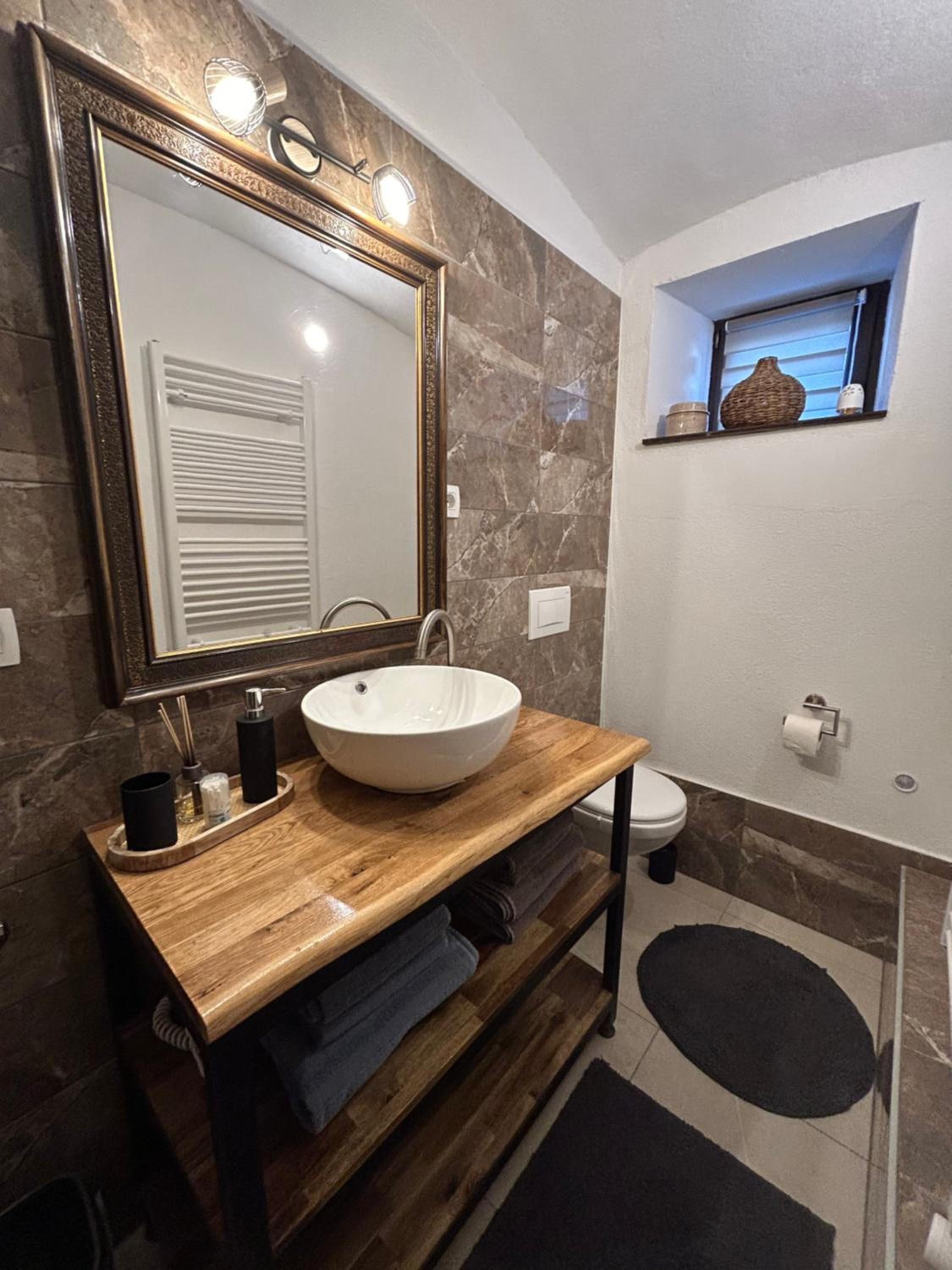 Family Room with Private Bathroom photo 2