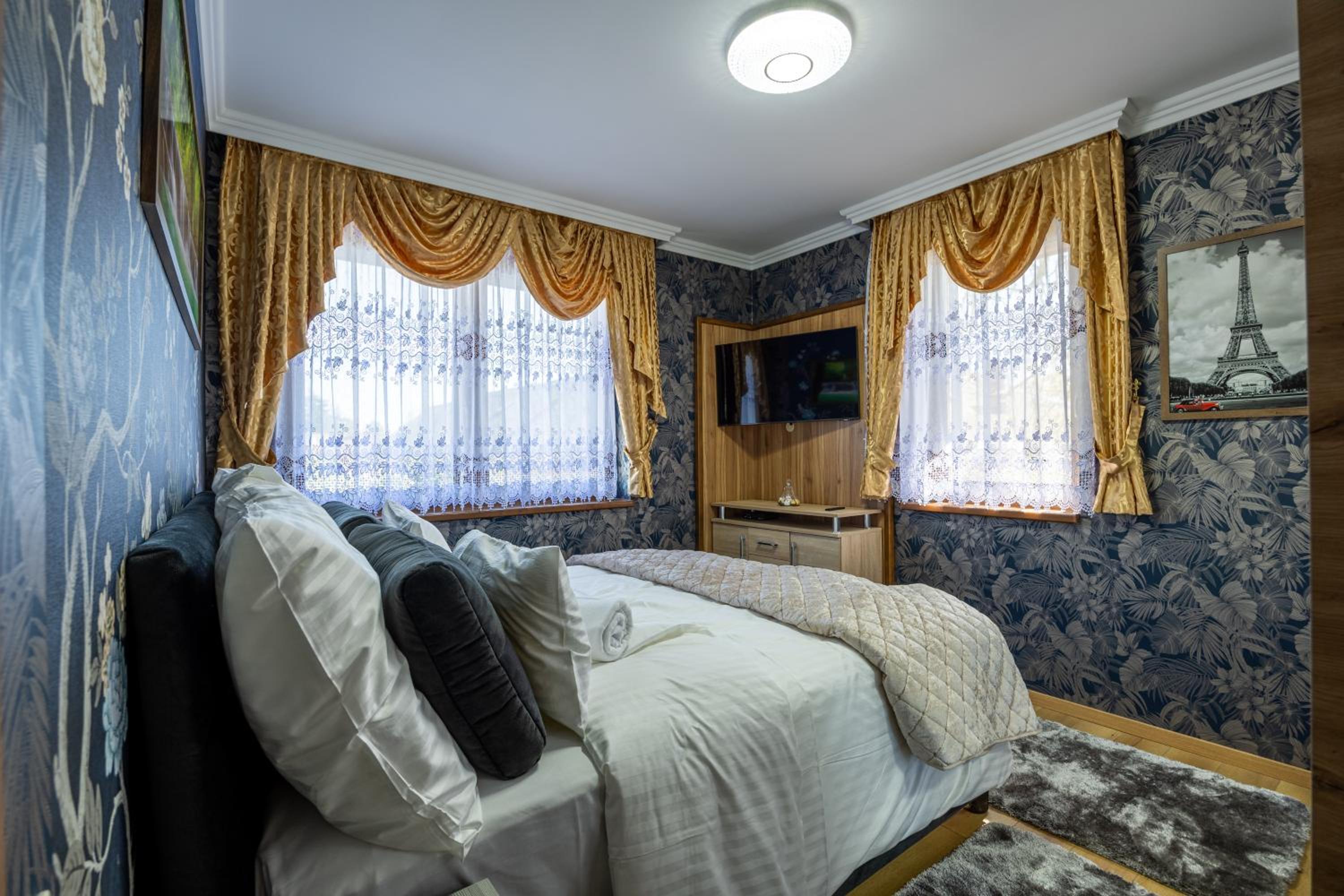 Deluxe Suite photo 2