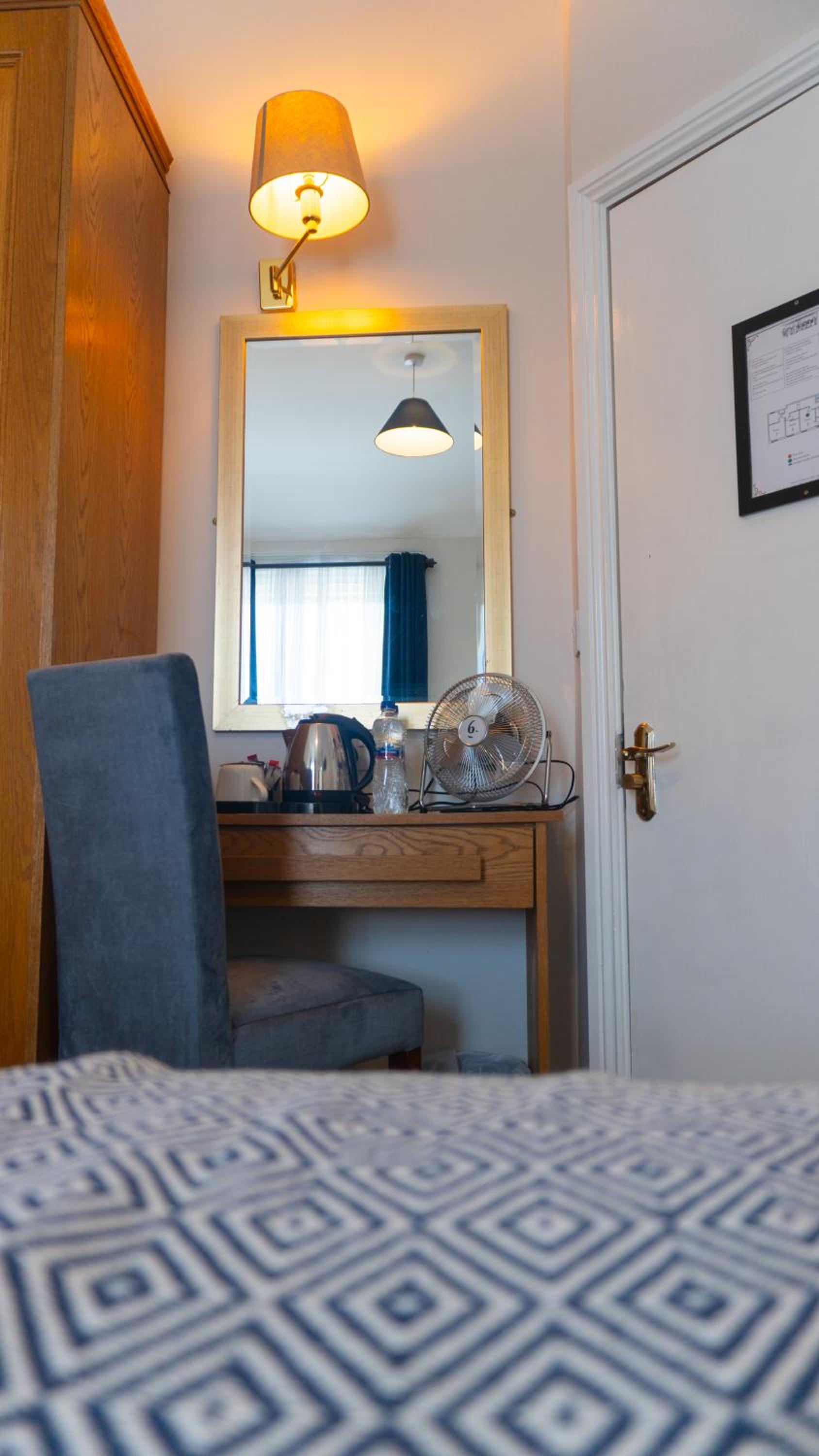 Standard Twin Room photo 3