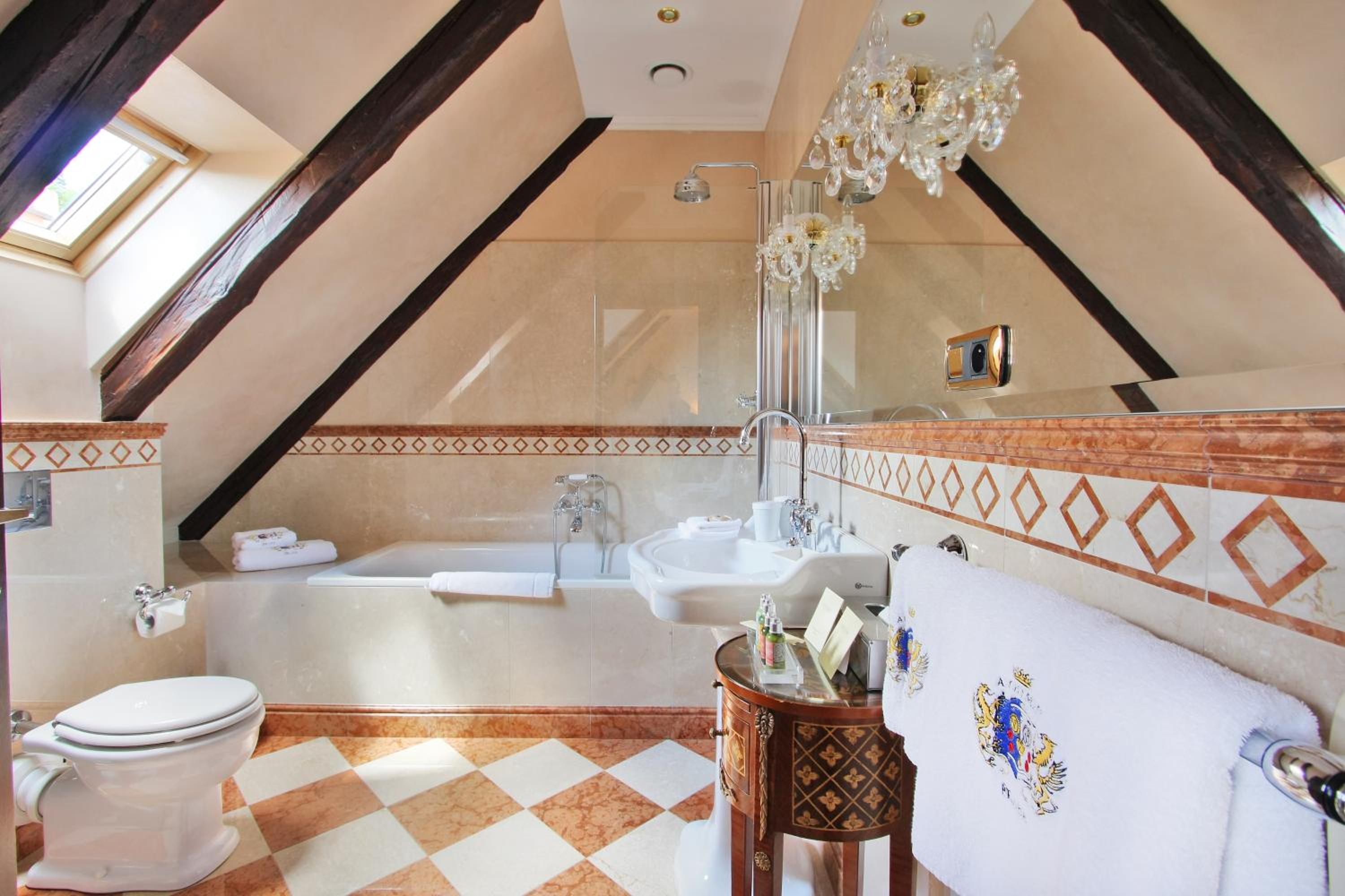 Royal Suite - Photo 2