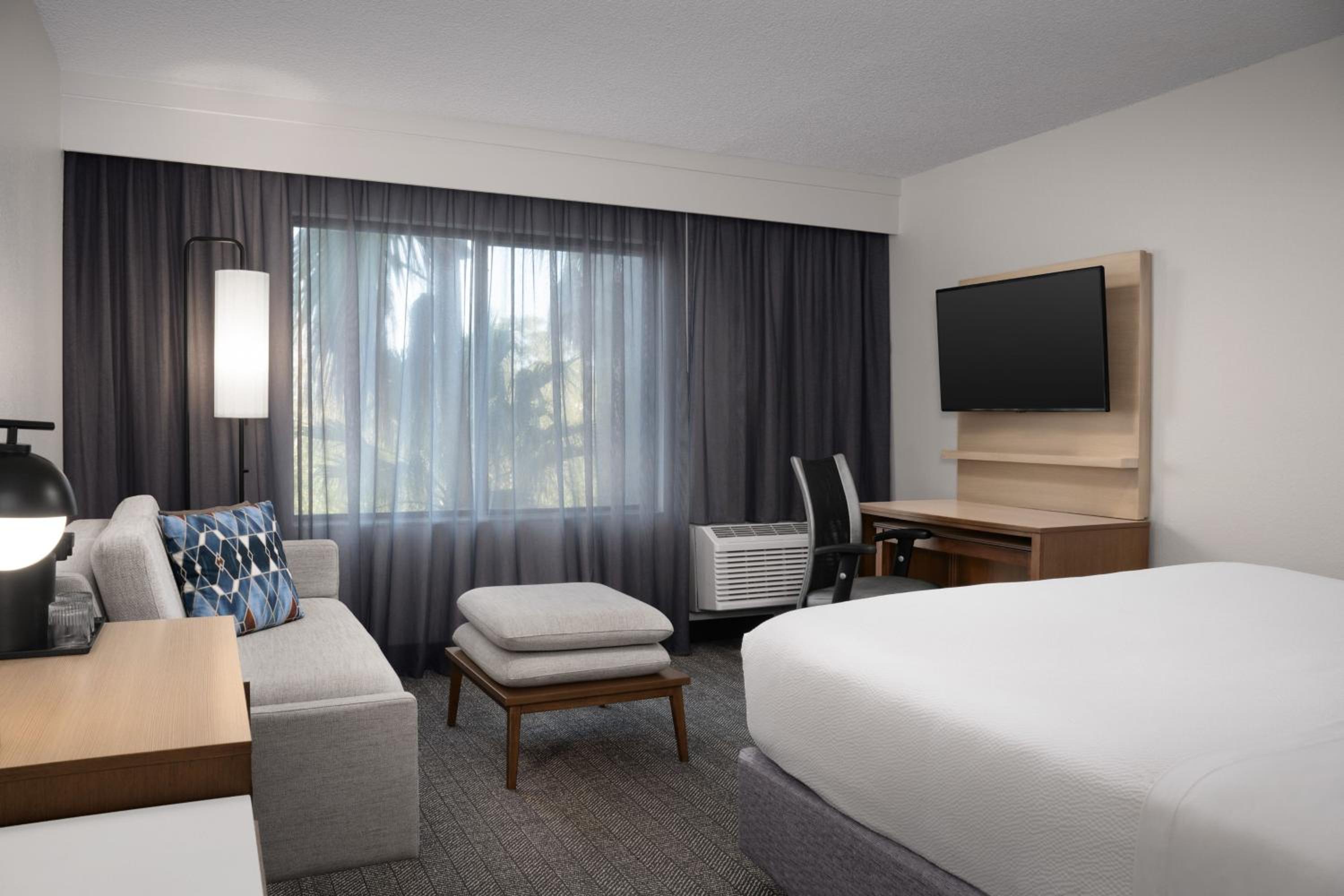 King Room with Roll-in Shower - Mobility and Hearing Accessible
