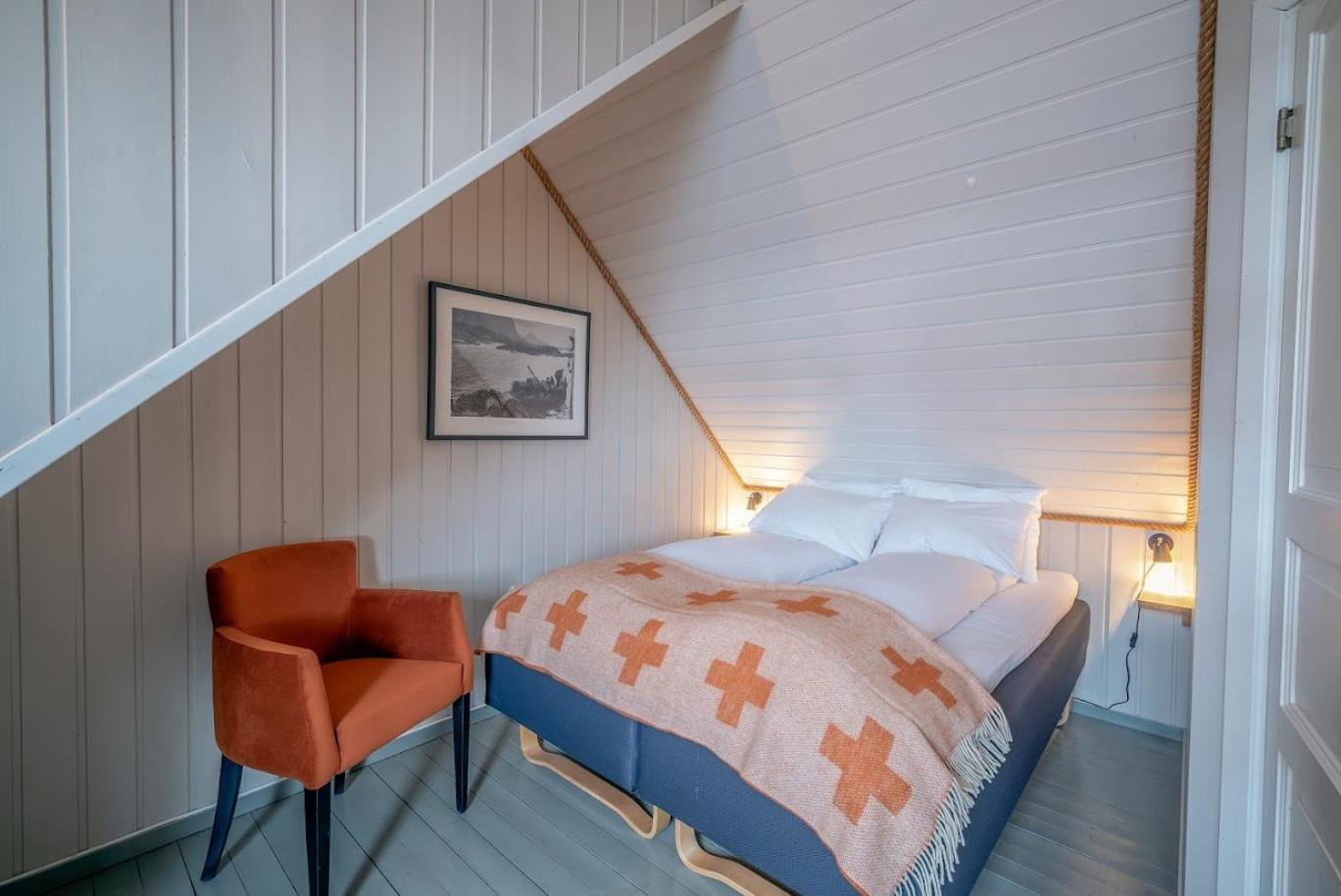 Two-Bedroom Cottage with Sea View - Photo 3
