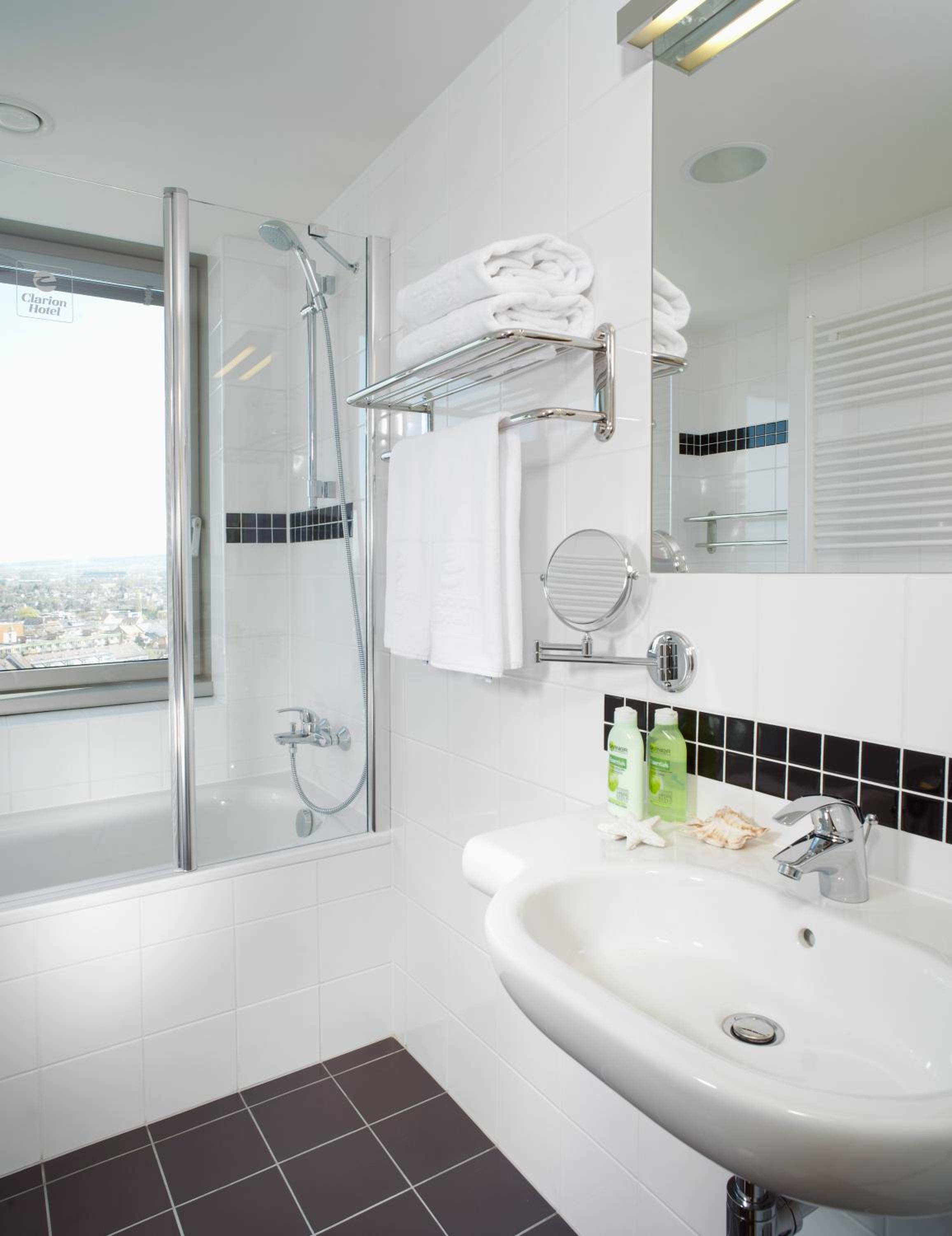 Standard Double or Twin Room - Photo 7