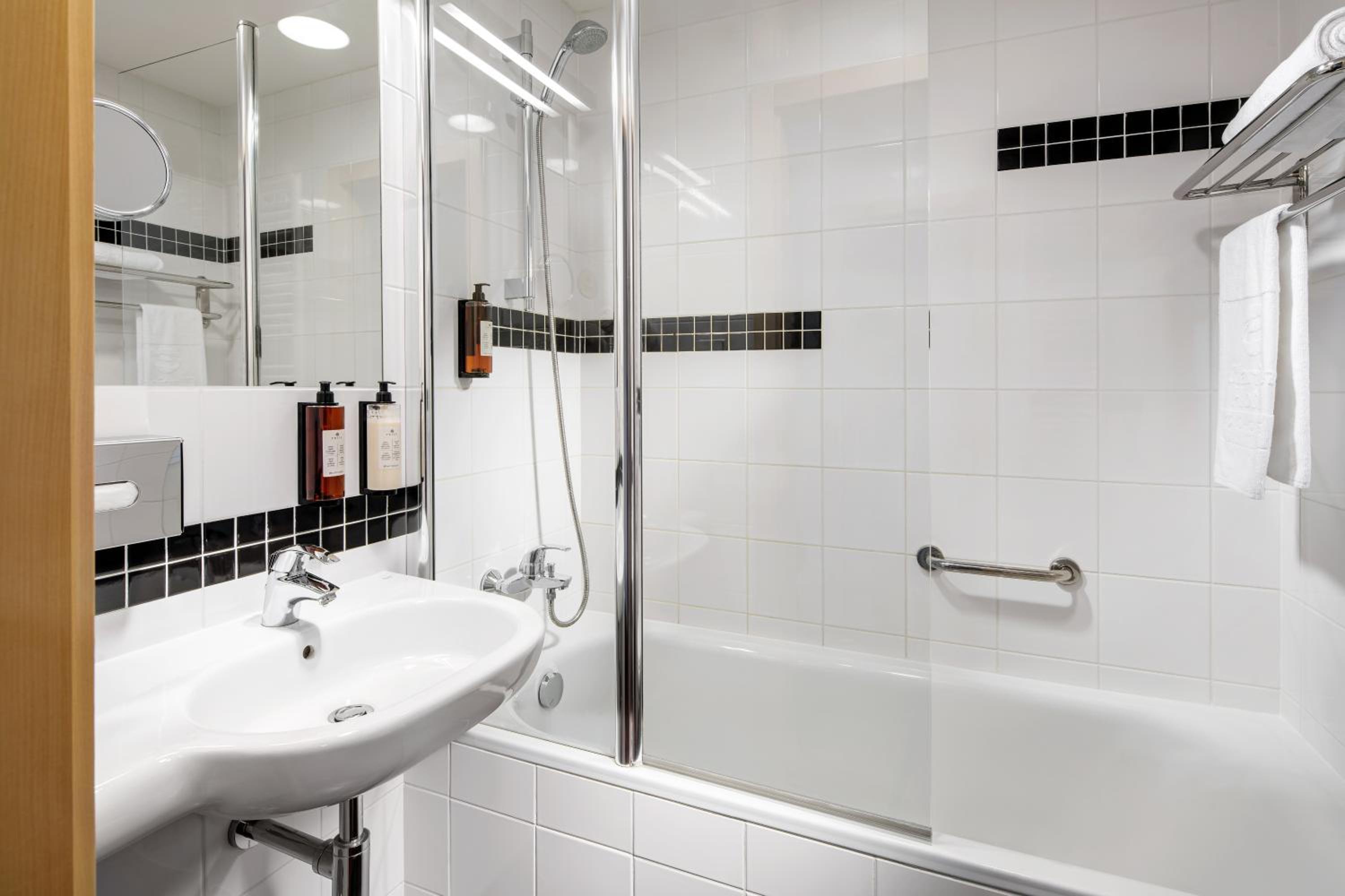 Standard Double or Twin Room - Photo 1
