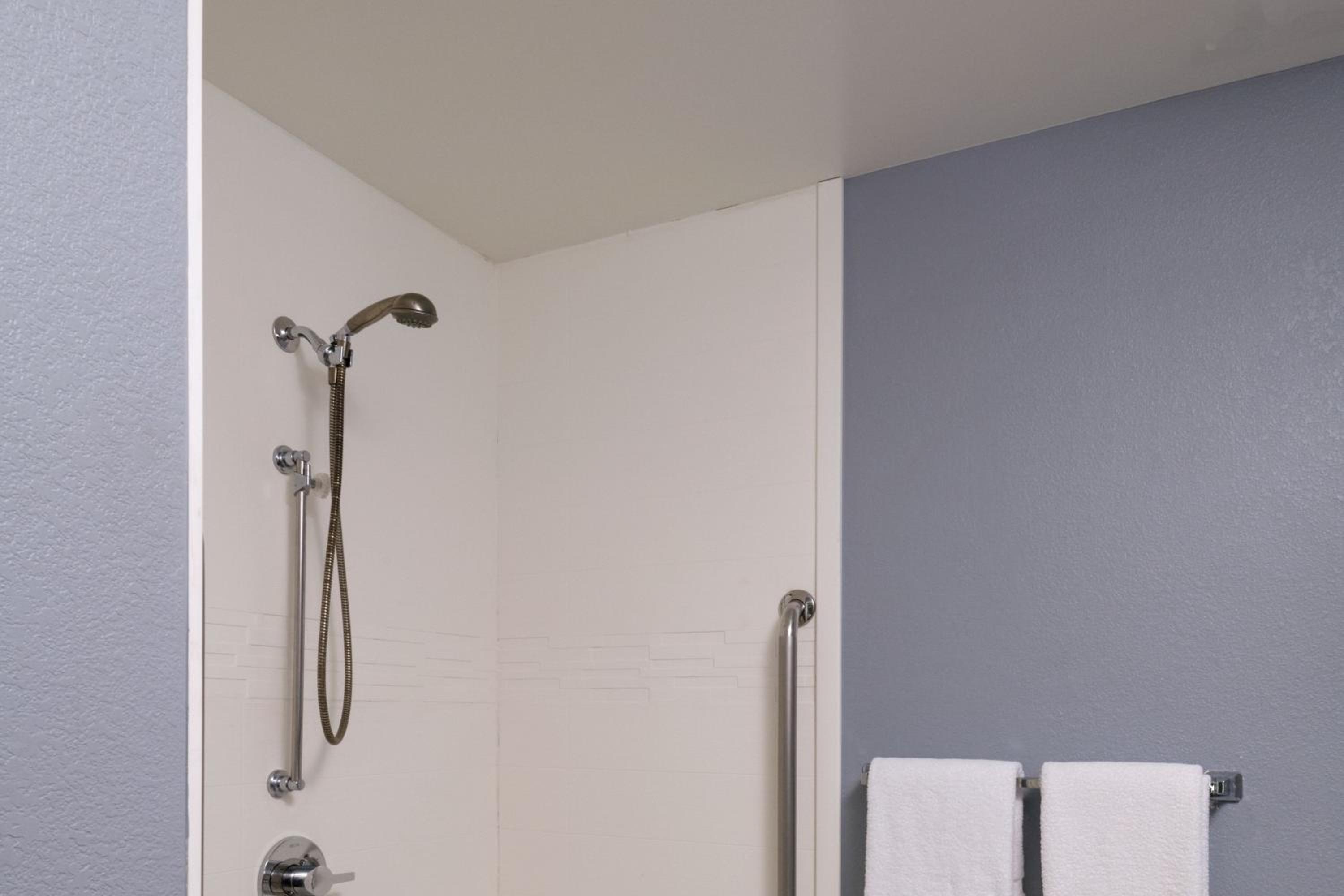 Two-Bedroom Suite - Photo 2
