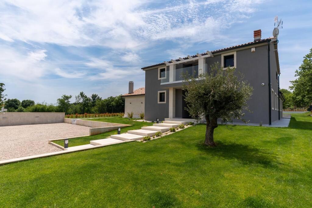 Villa photo 3
