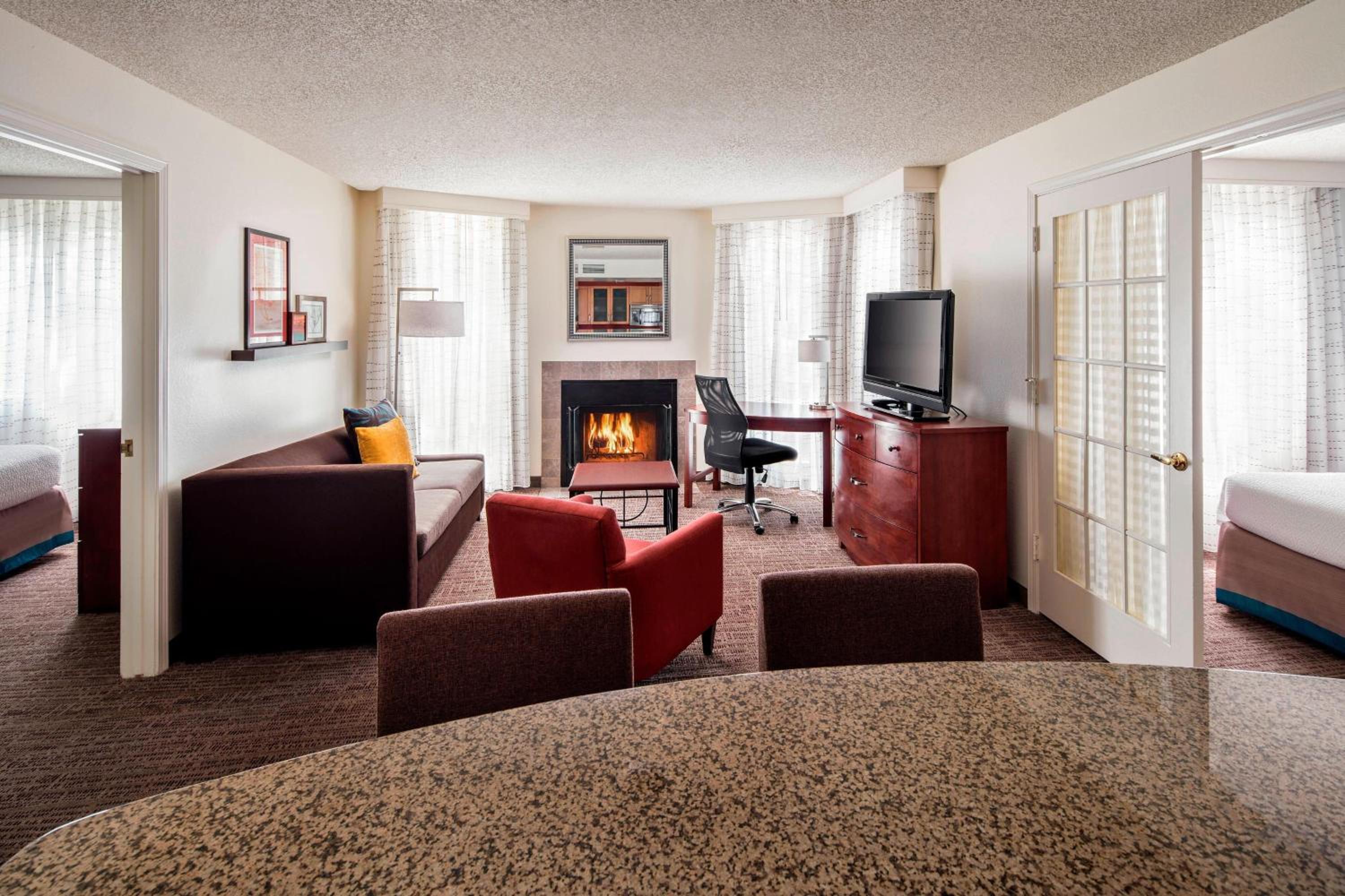 Two-Bedroom Suite - Photo 3