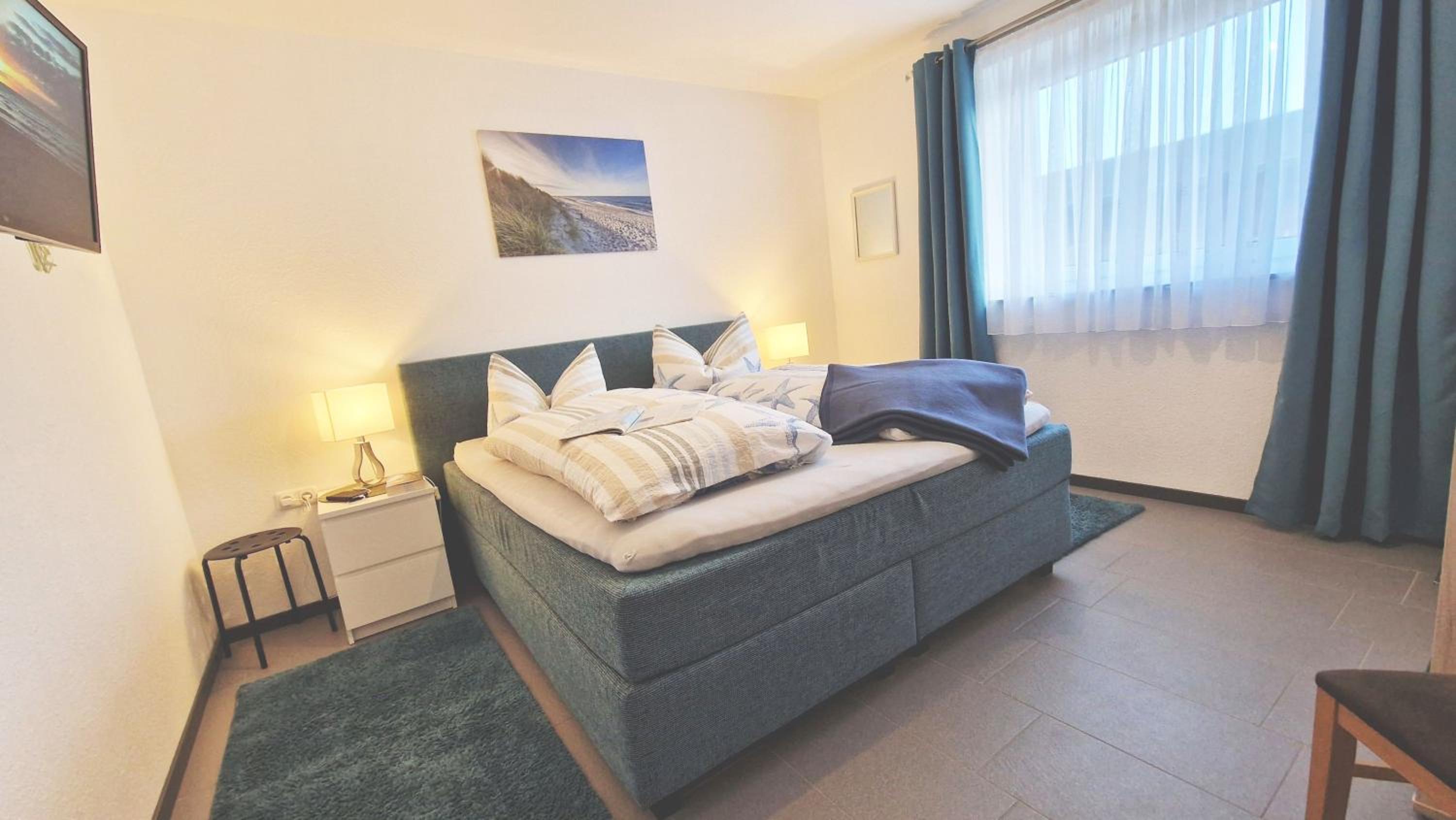 Six-Bedroom House photo 1