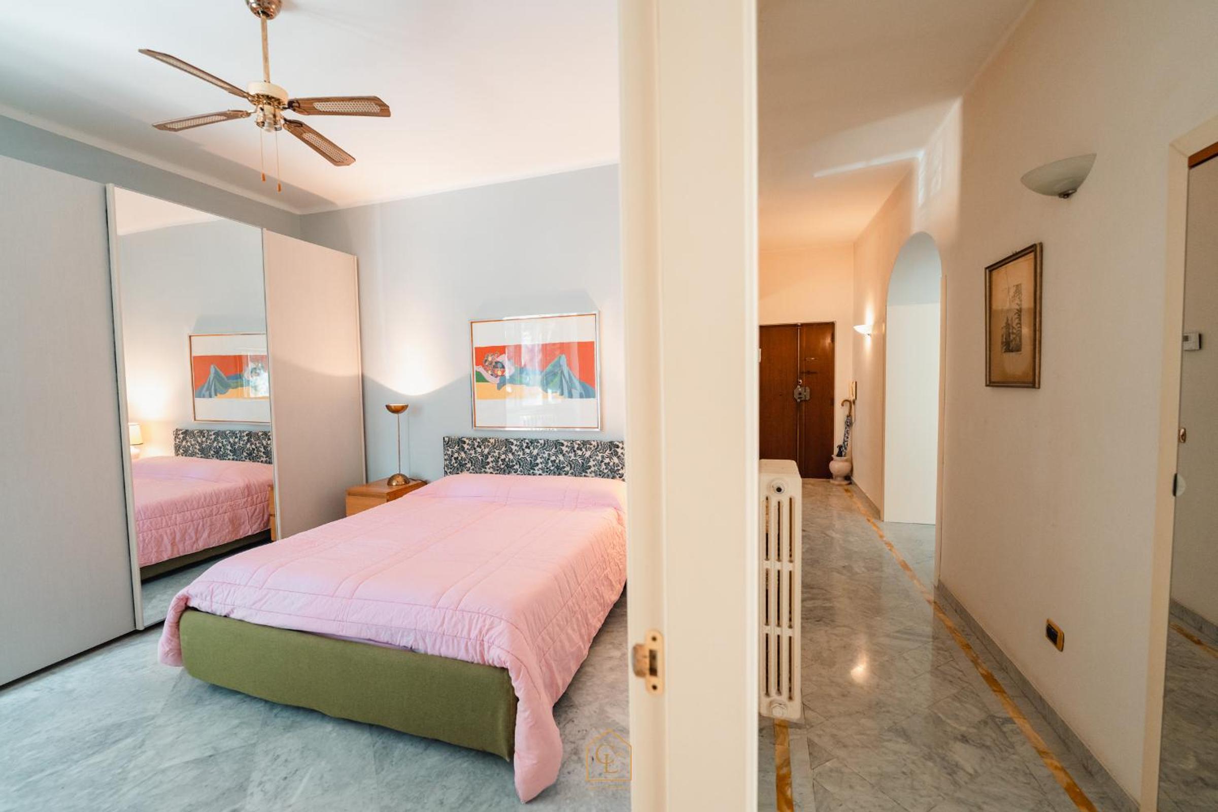 Apartment with Balcony photo 3