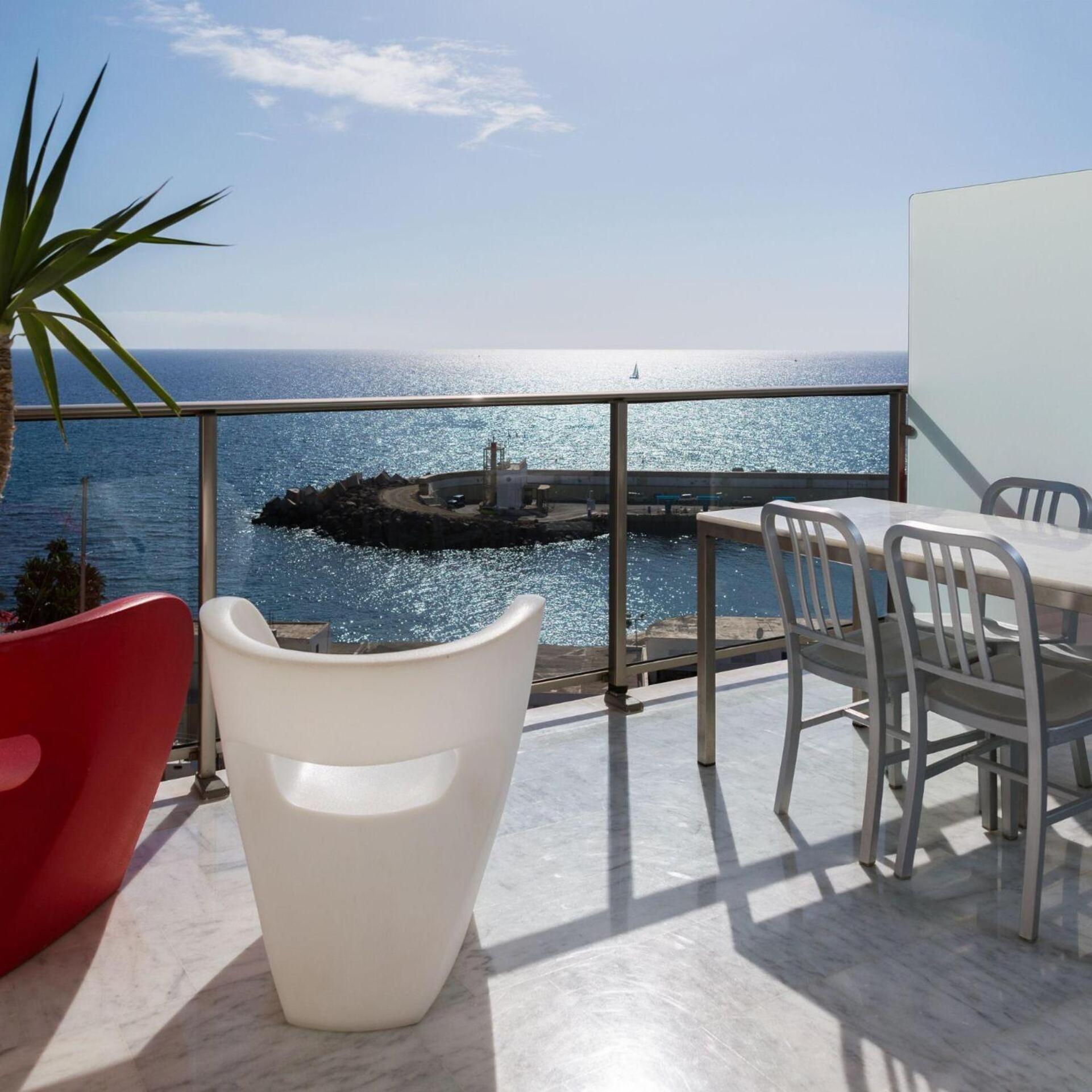 Deluxe Suite with Sea View