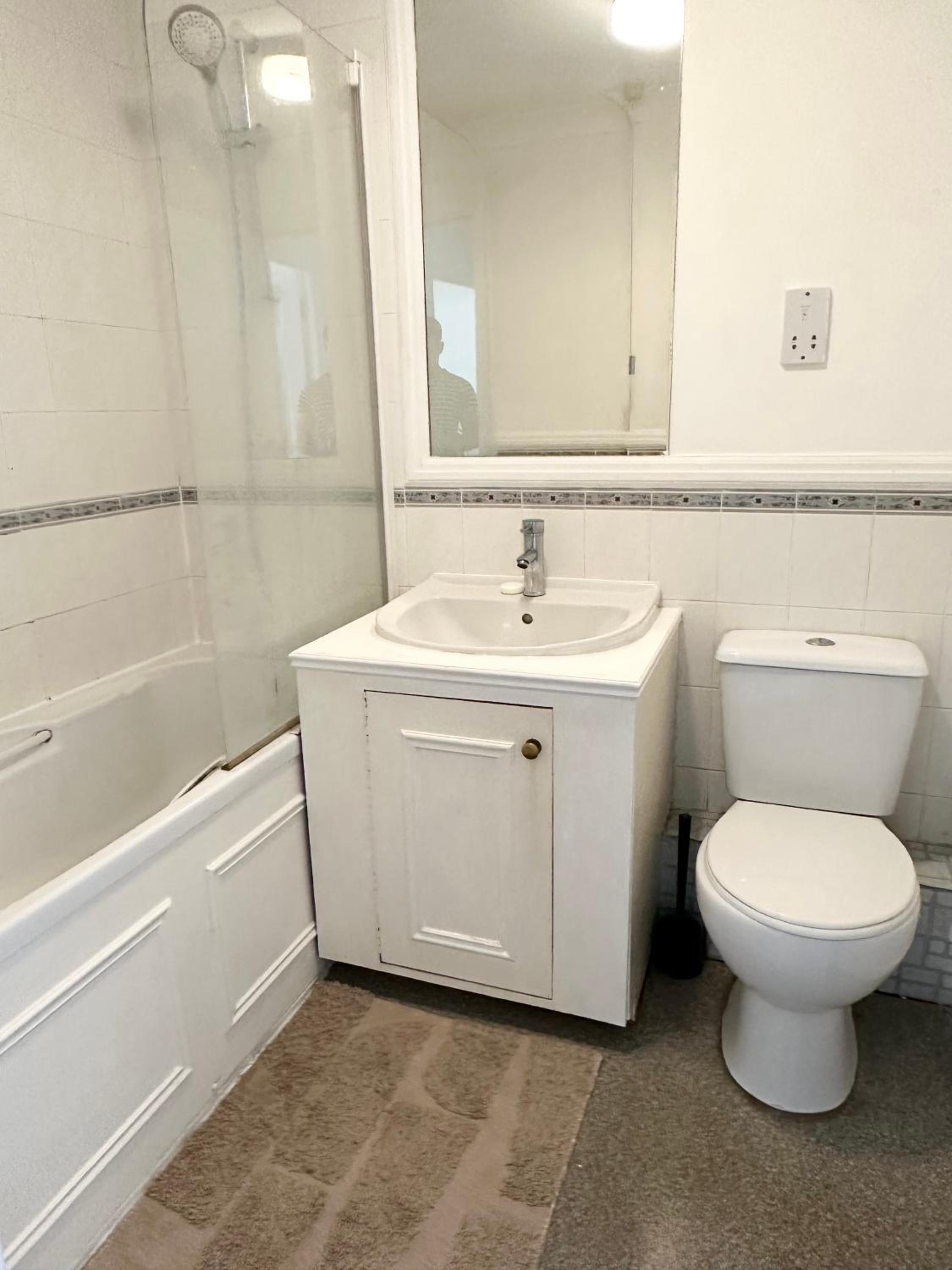 One-Bedroom Apartment photo 2