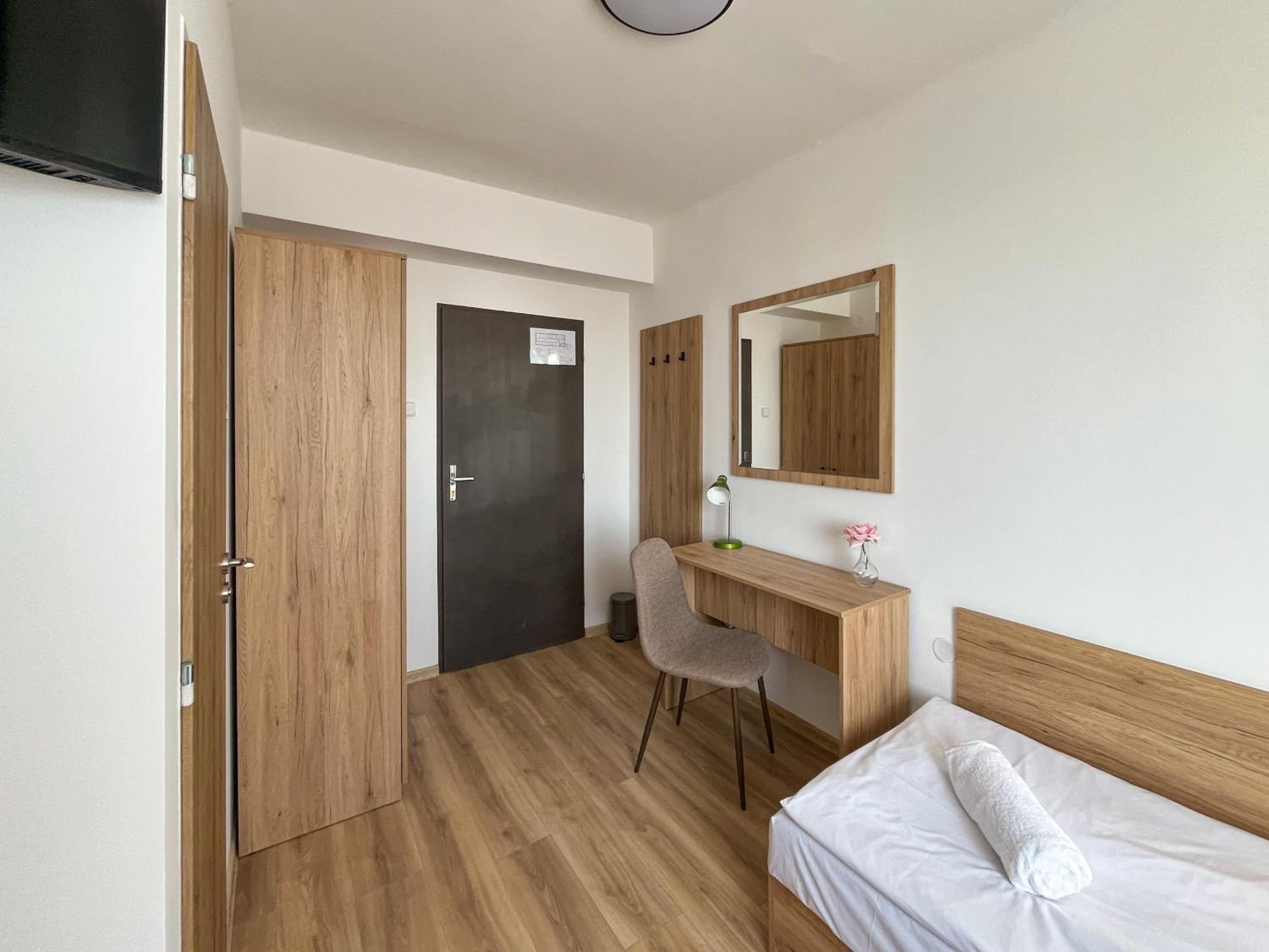 Comfort Twin Room with Bathroom - Photo 5