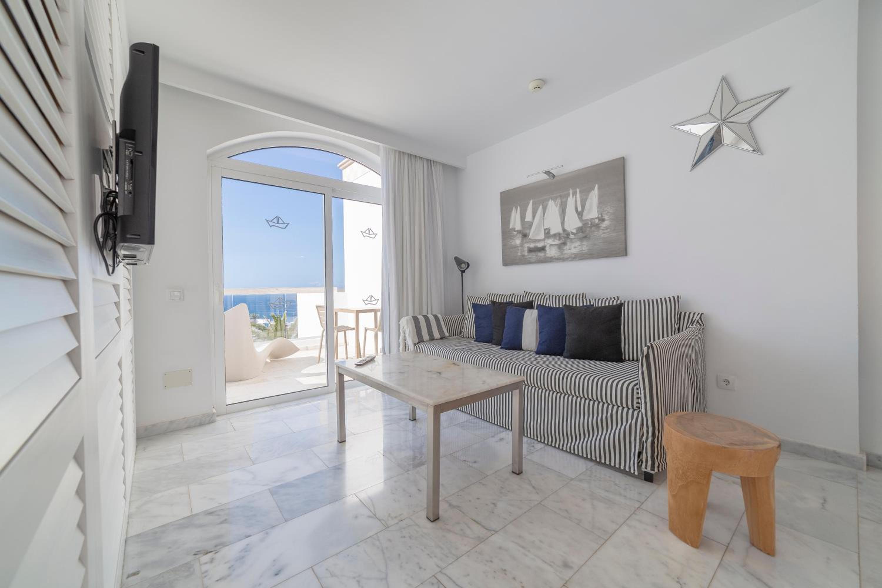 Apartamento con Vista al Mar y Balcón (2 Adultos)
