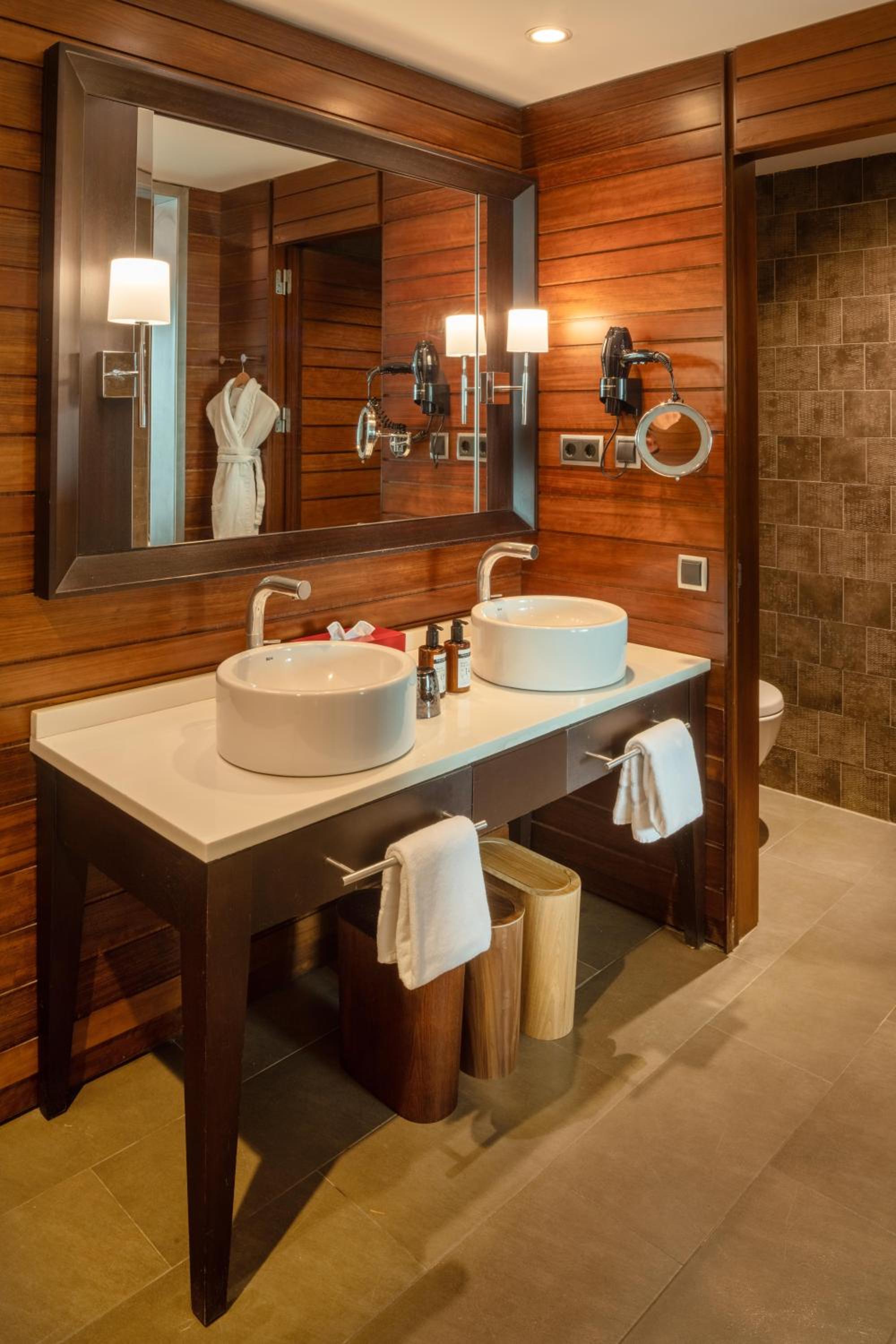 Deluxe Double or Twin Room photo 3