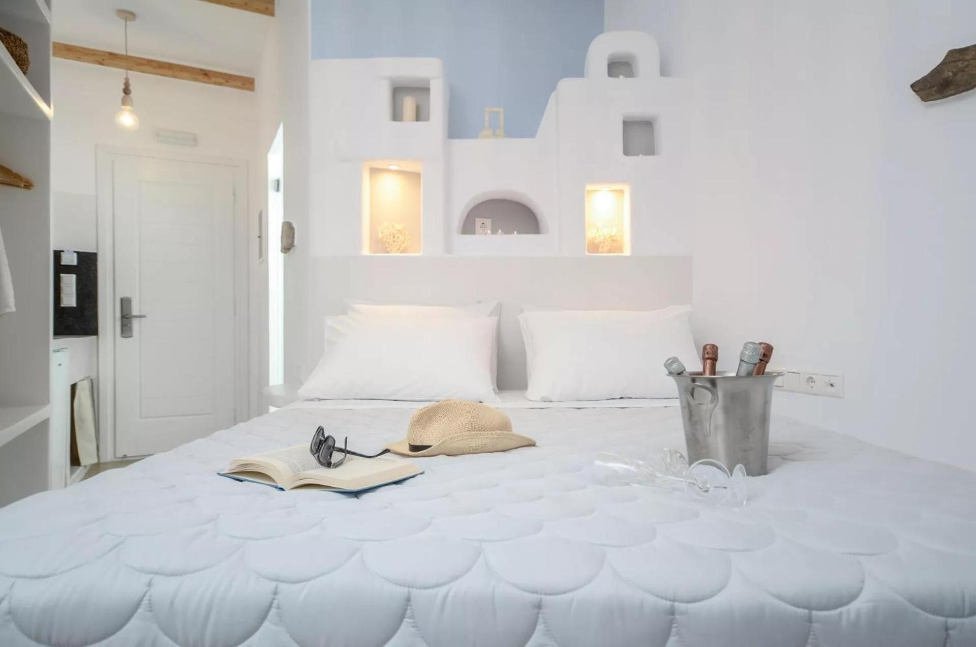 Deluxe Suite with Sea View - Photo 4