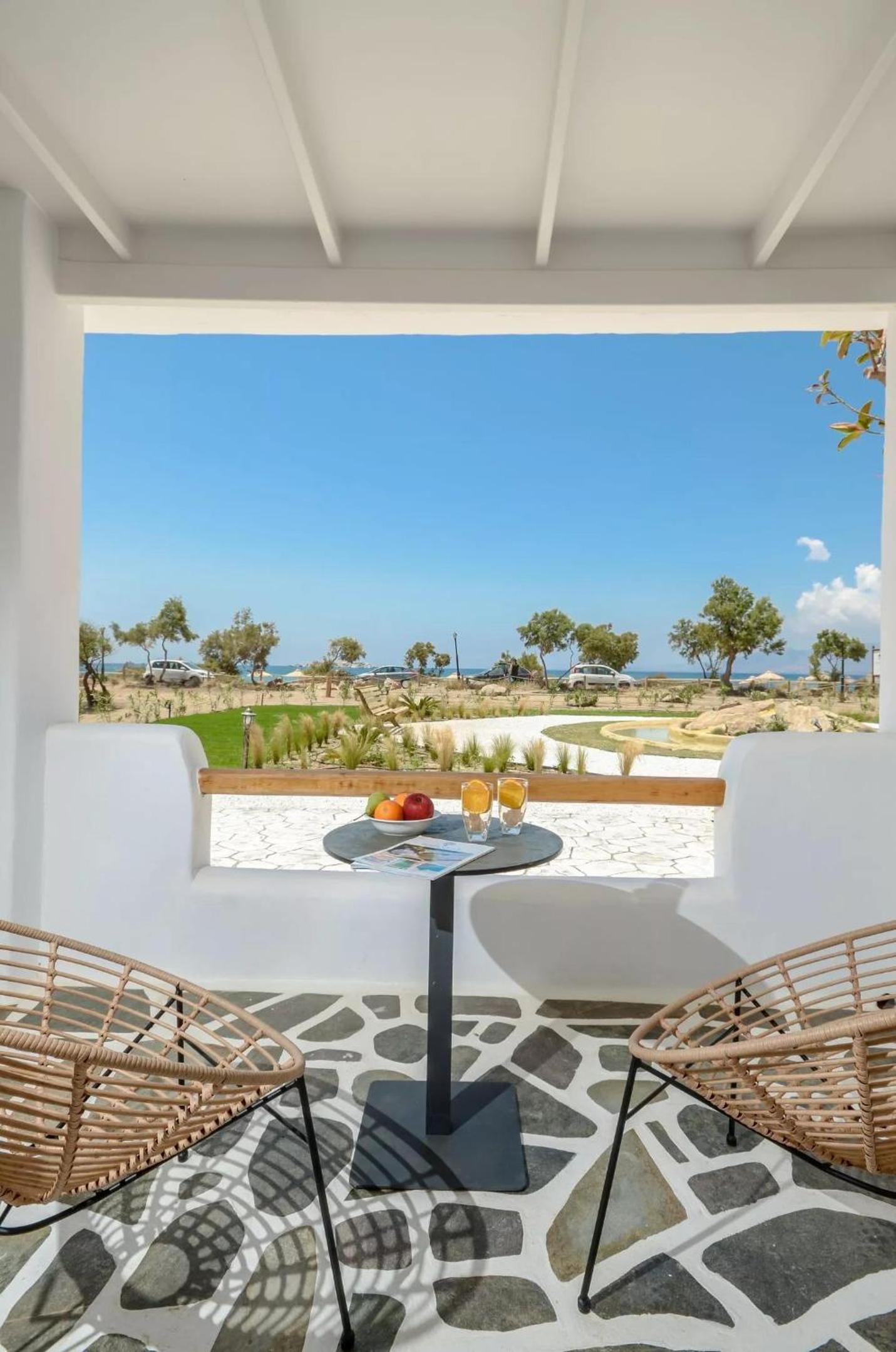 Deluxe Suite with Sea View - Photo 7