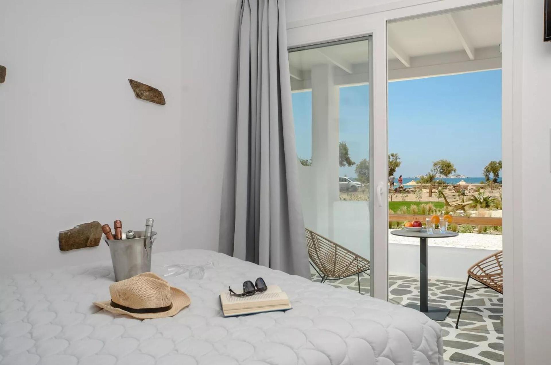 Deluxe Suite with Sea View - Photo 6