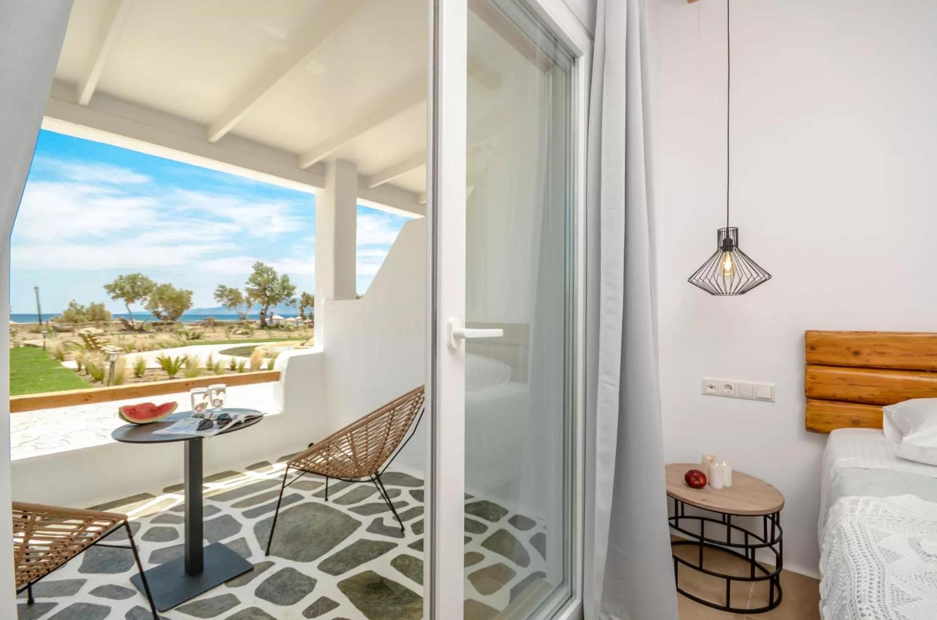 Deluxe Suite with Sea View - Photo 10