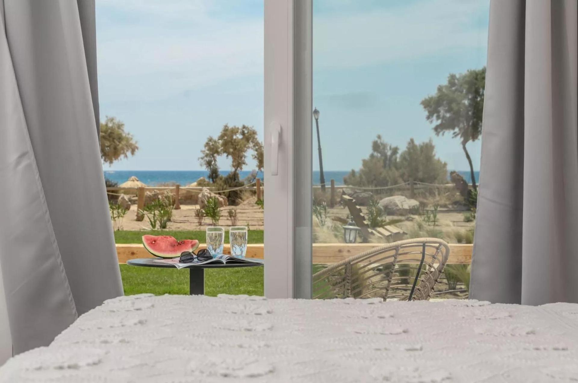 Deluxe Suite with Sea View - Photo 30