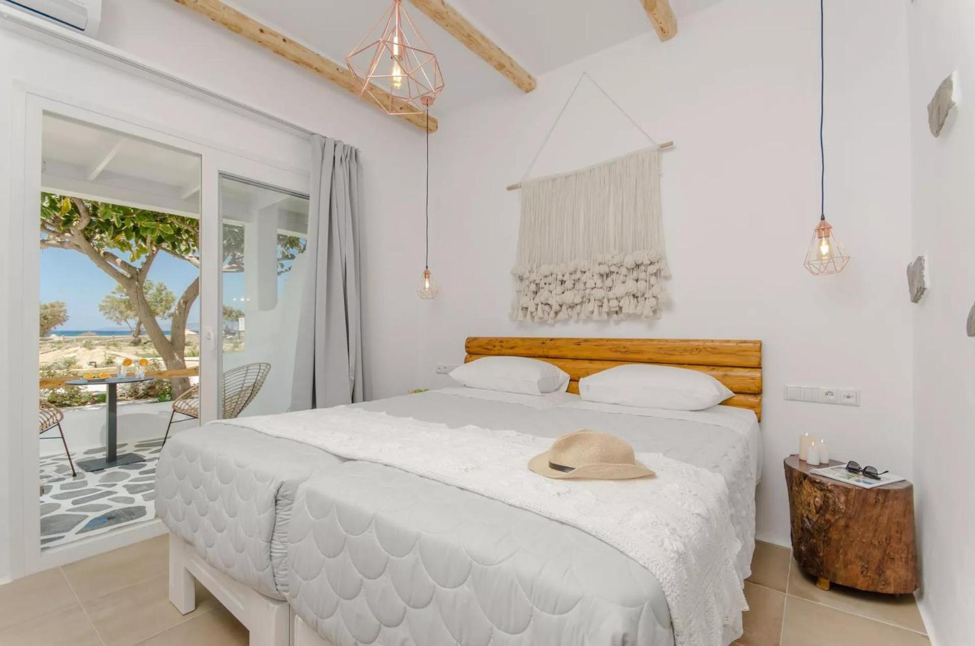 Deluxe Suite with Sea View - Photo 35