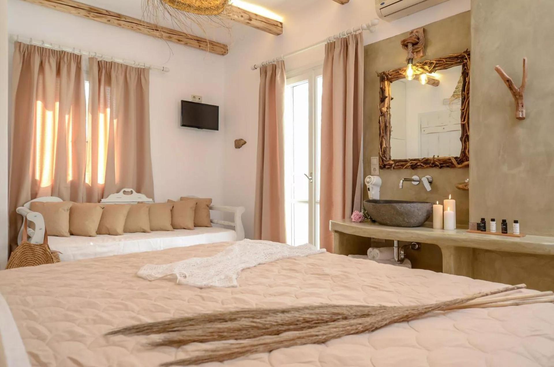 Grand Apartment with Garden & Sea View