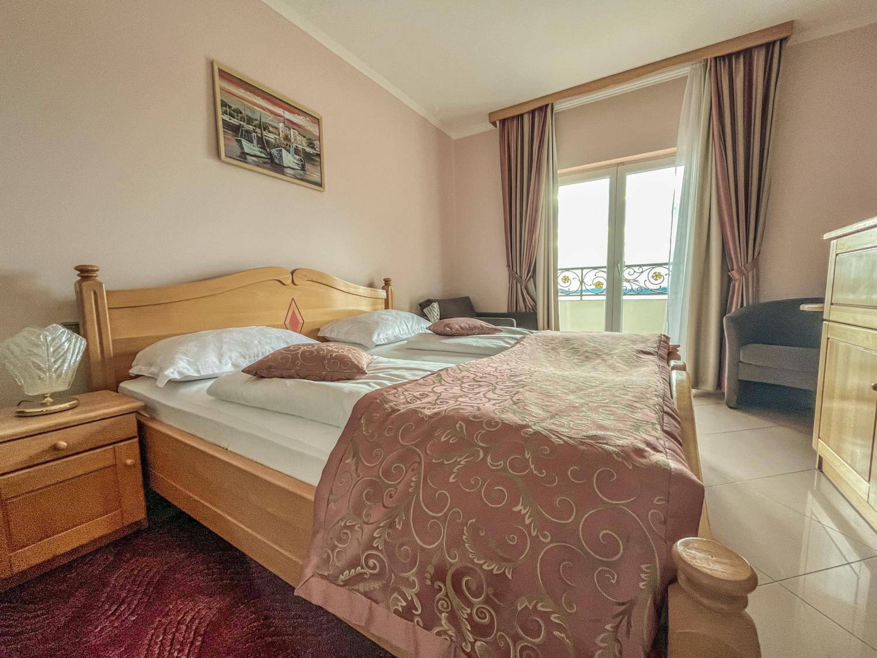 Standard Double Room with Balcony and Sea View - Photo 10