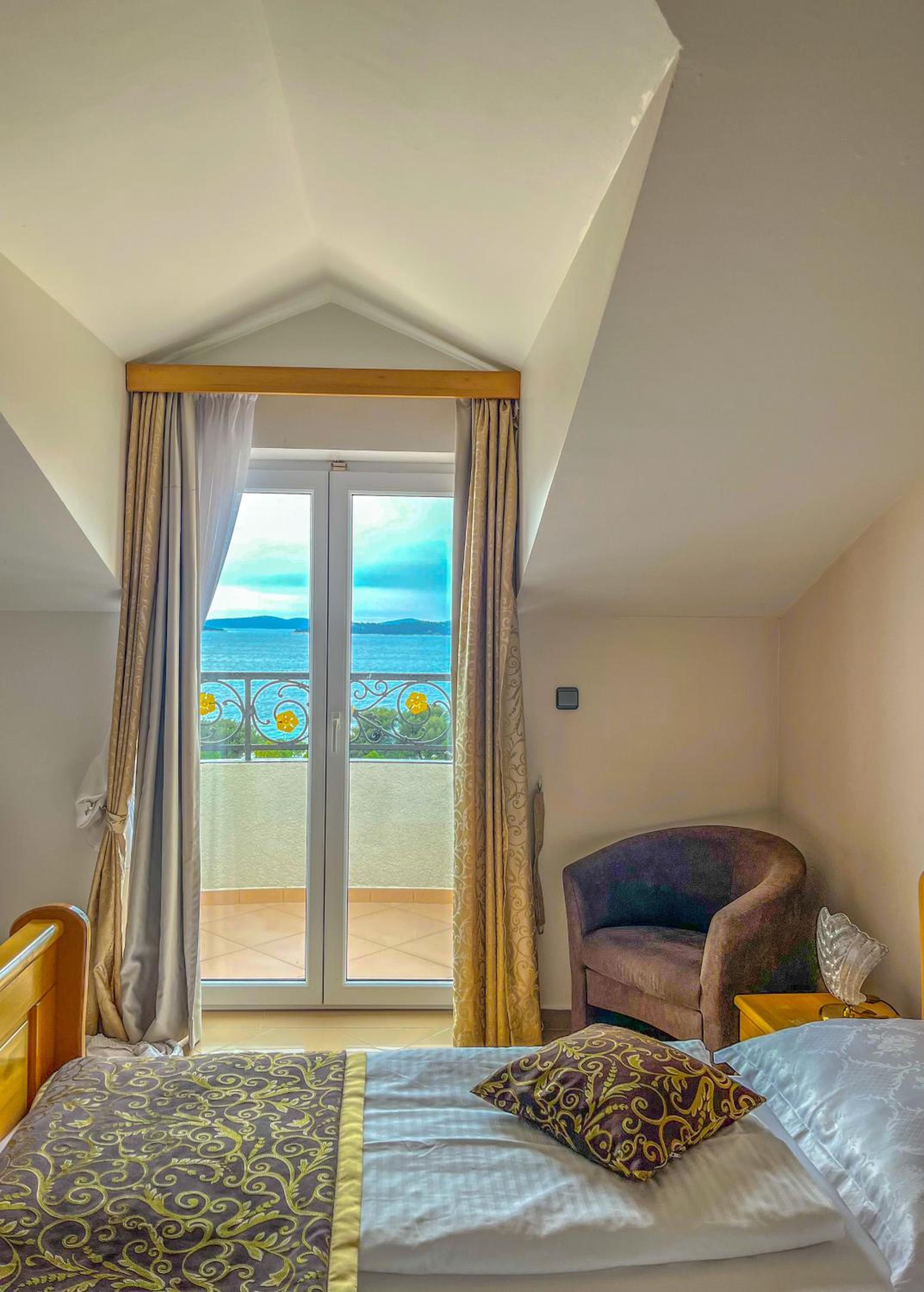 Standard Double Room with Balcony and Sea View - Photo 9