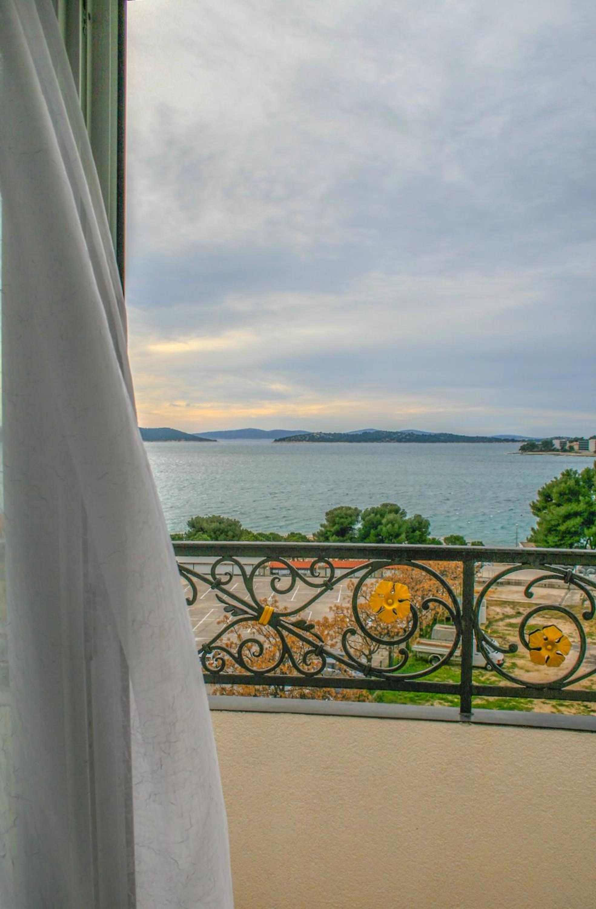 Standard Double Room with Balcony and Sea View - Photo 8