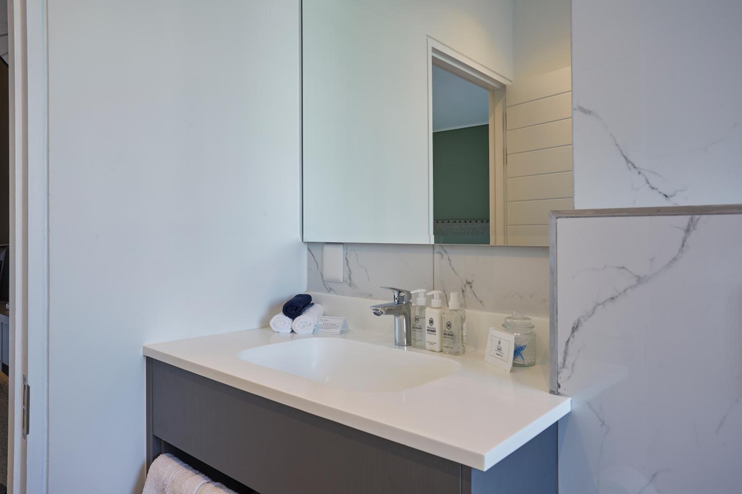Deluxe Room - Photo 9