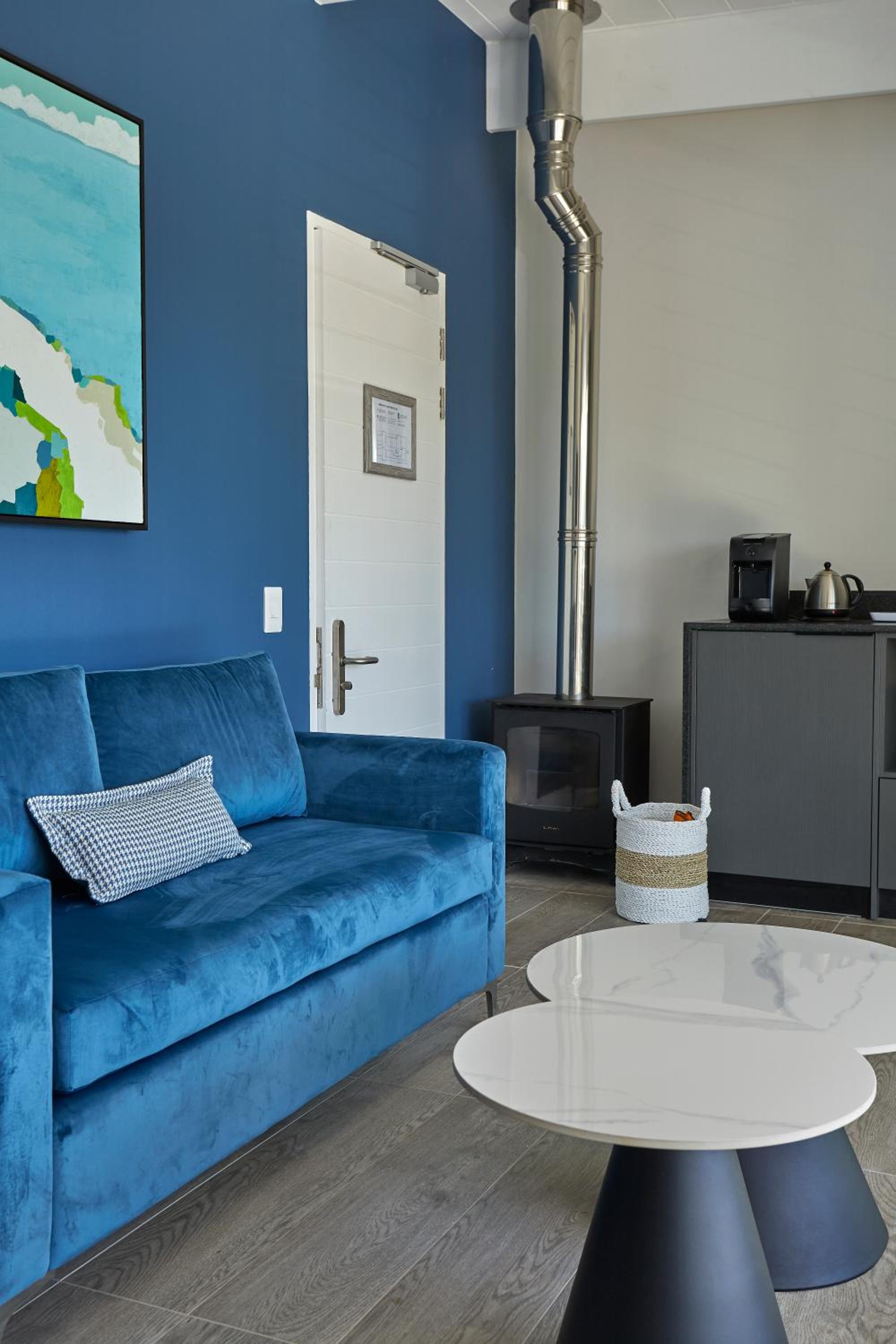 One-Bedroom Suite - Photo 8