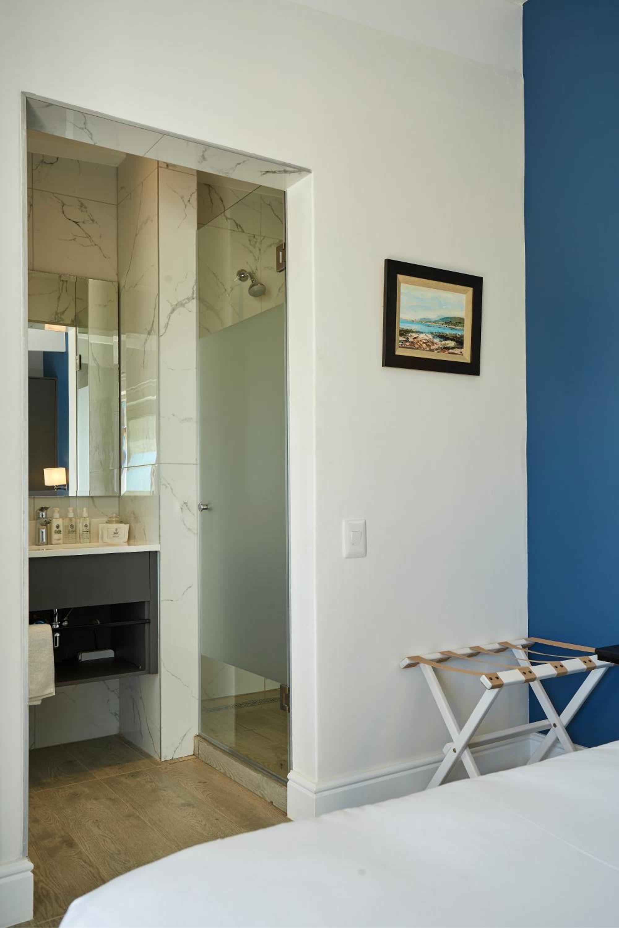 One-Bedroom Suite - Photo 6