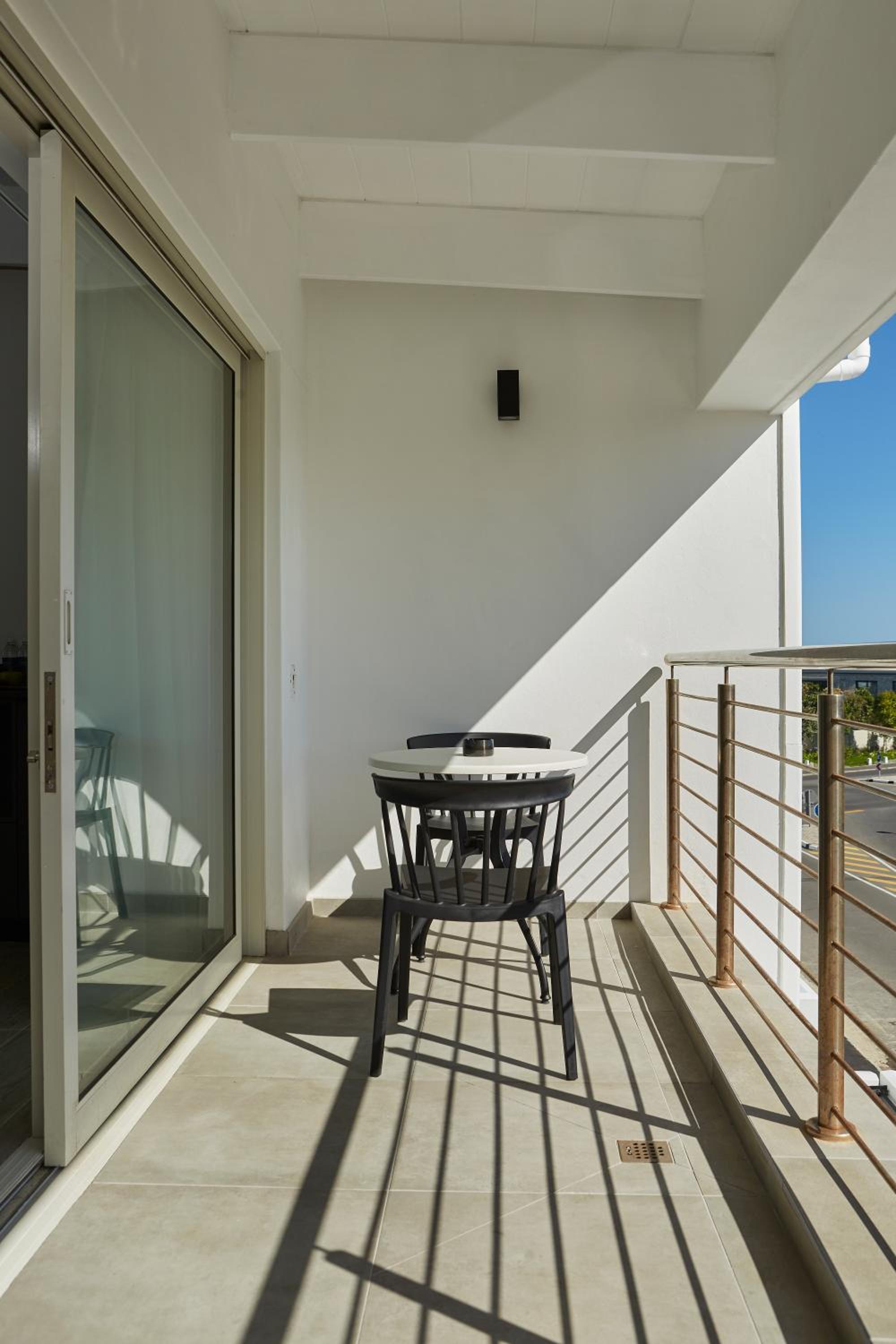 One-Bedroom Suite - Photo 2