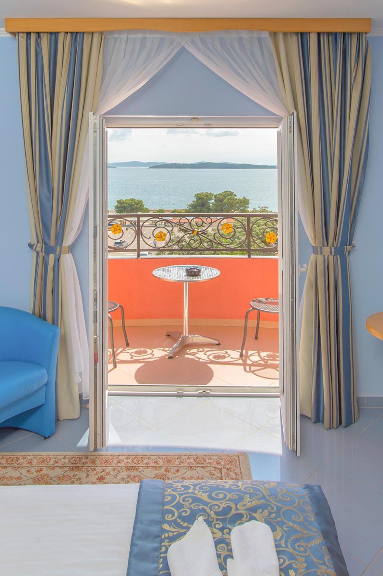 Standard Double Room with Balcony and Sea View - Photo 7