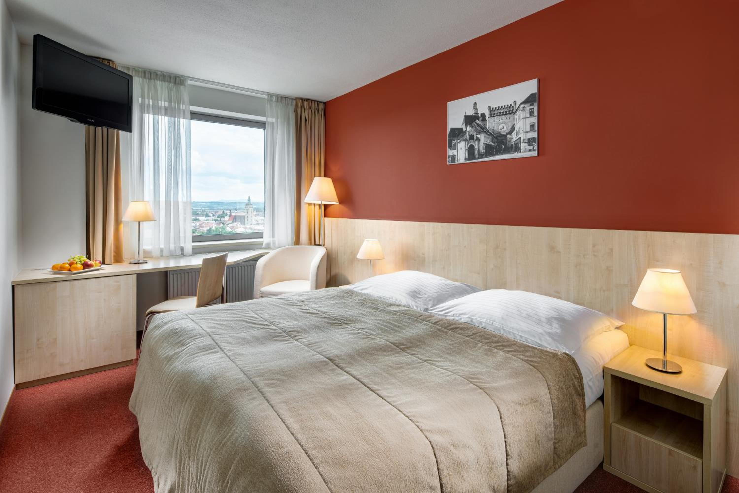 Standard Double or Twin Room - Photo 8