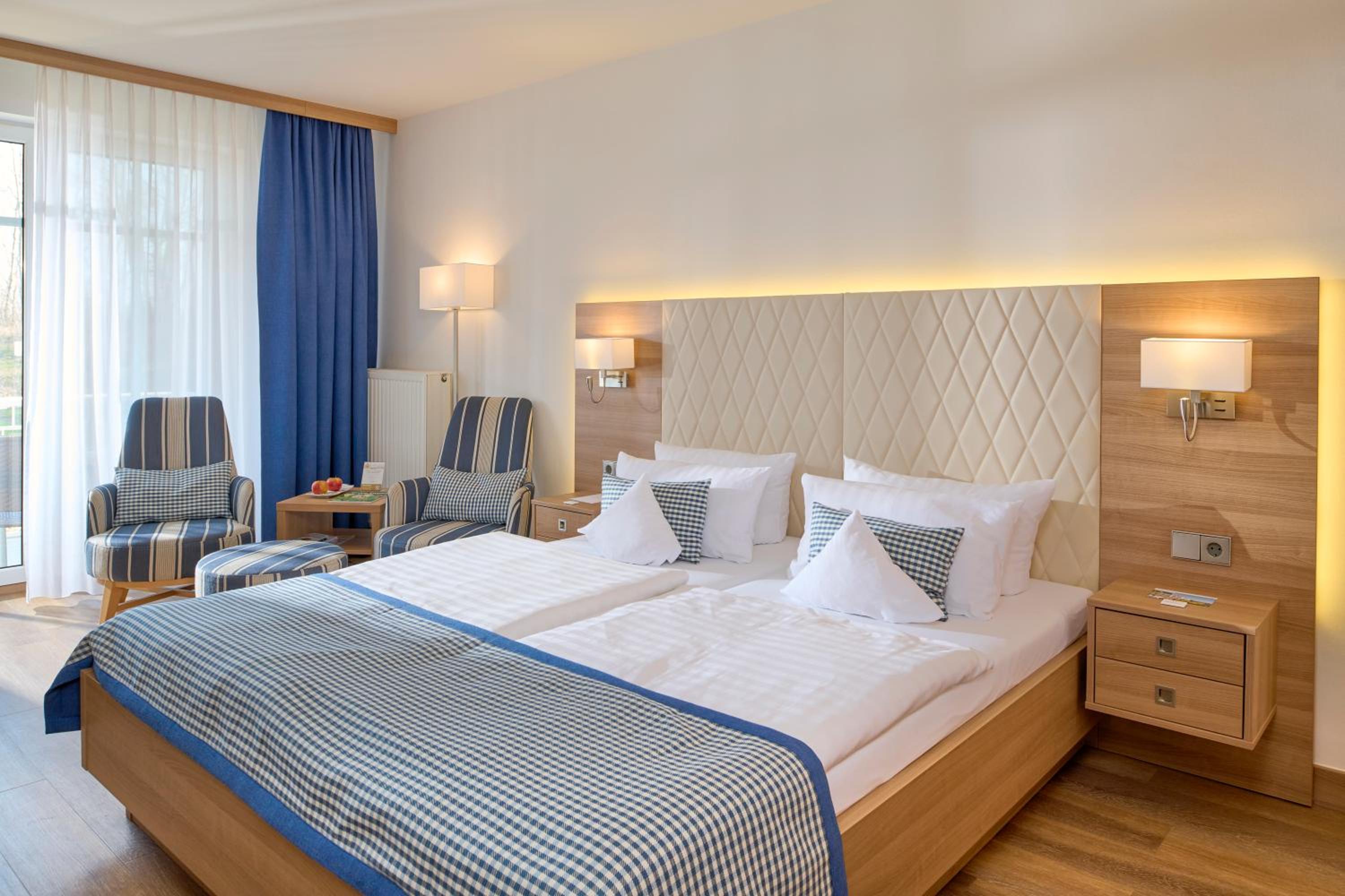 Double Room with Balcony and Direct View of the Sea Ground floor thumbnail 5