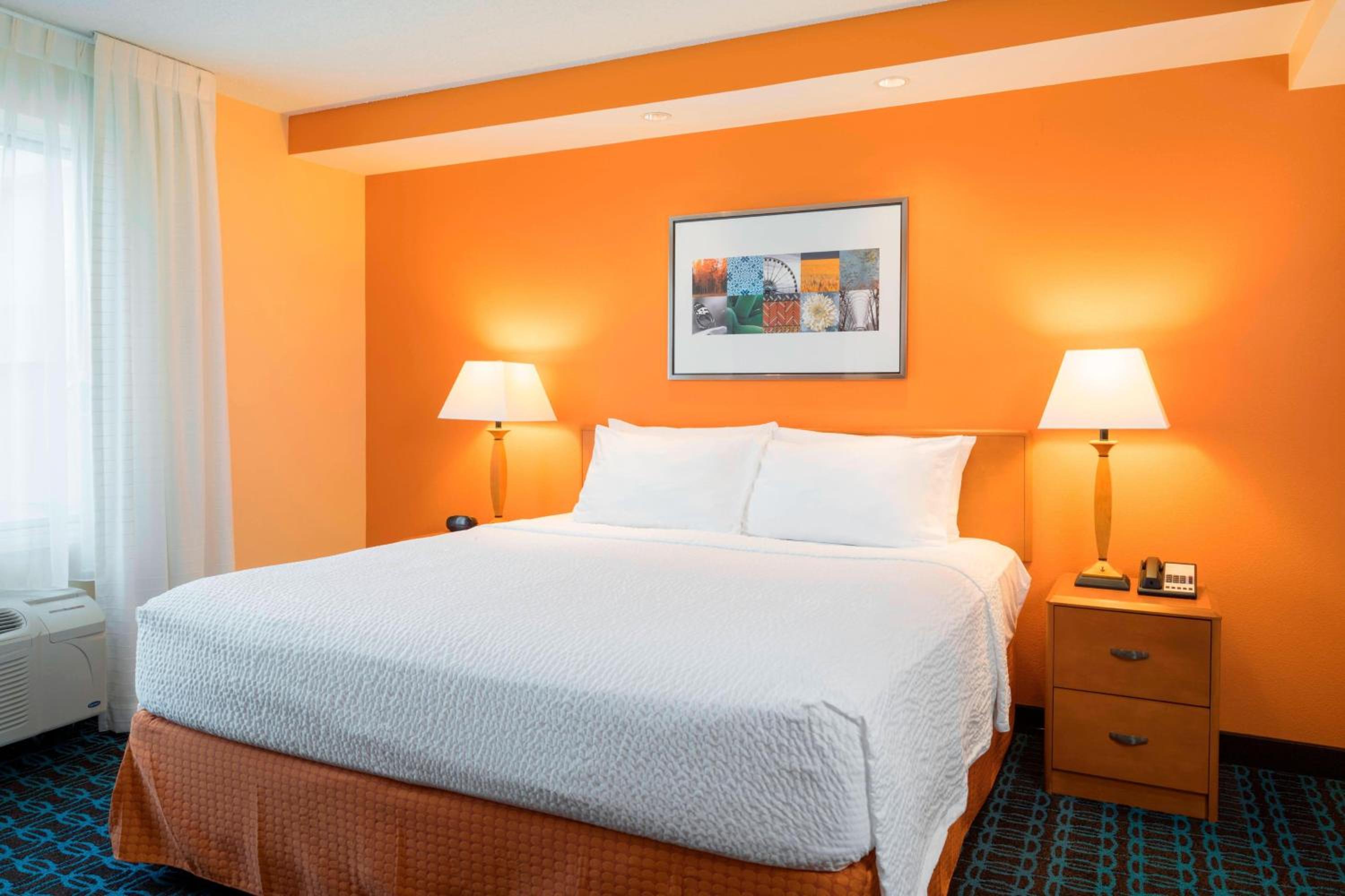 One-Bedroom King Suite with Sofa Bed  - Photo 2