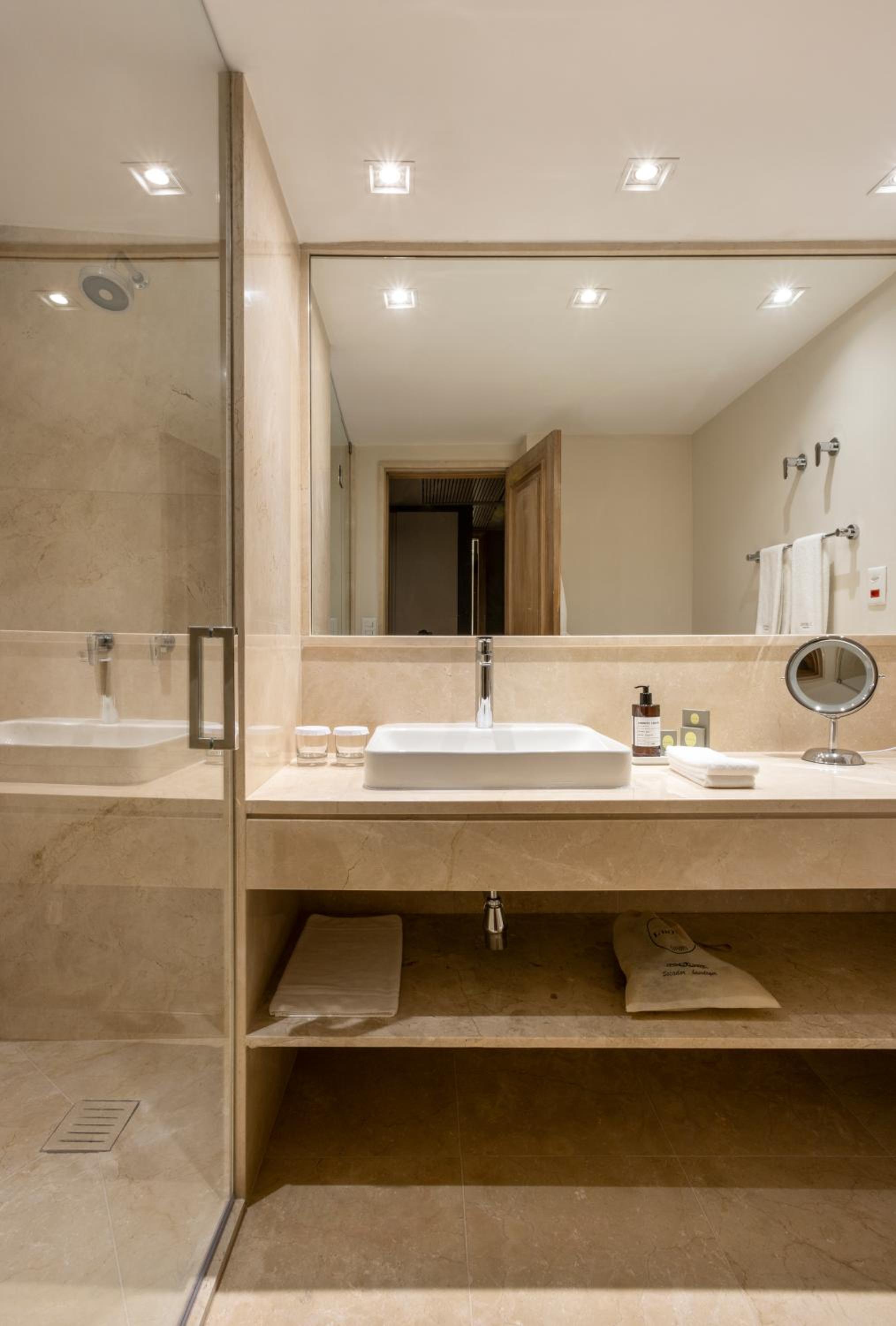 Executive Double Room with Balcony - Photo 5